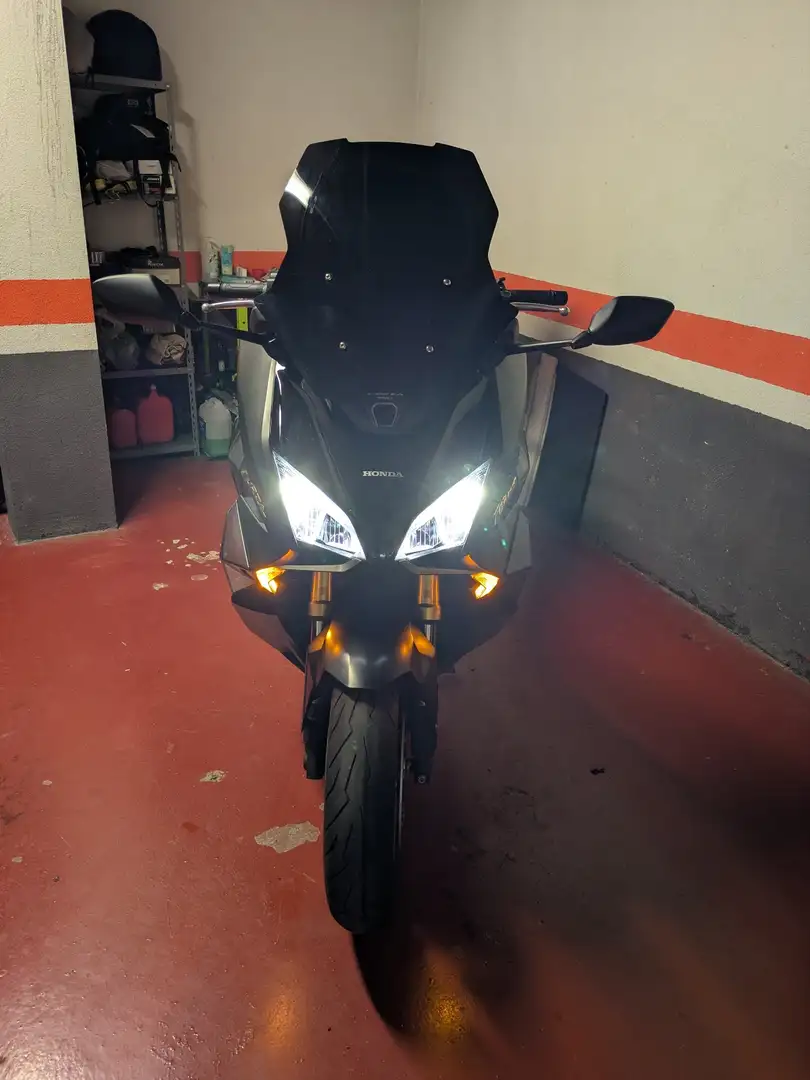 Honda Forza 750 Black - 1