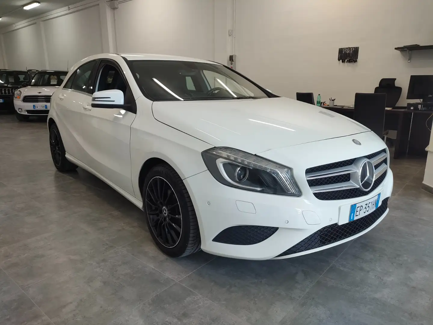 Mercedes-Benz A 180 A 180 BlueEFFICIENCY Sport Bianco - 2