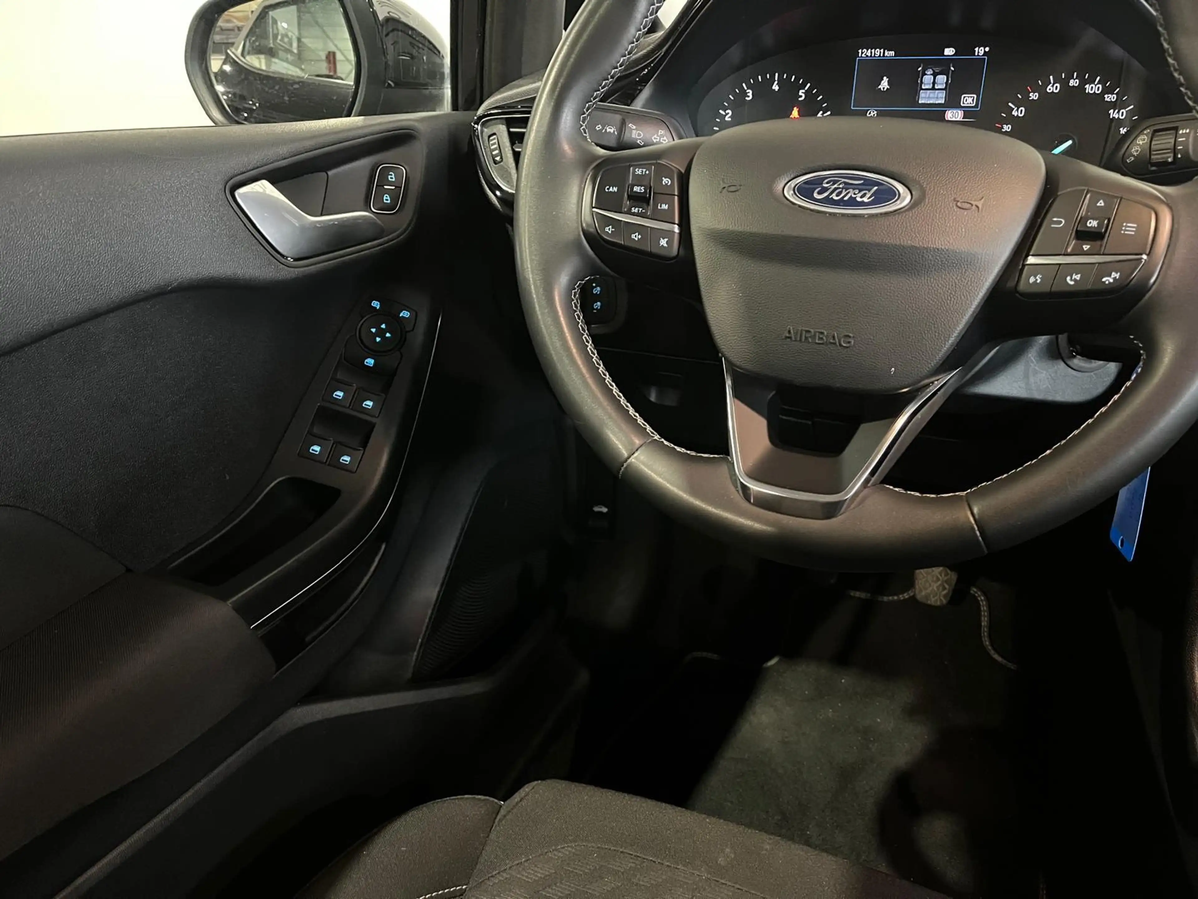 Ford Fiesta 1.0 EcoBoost Hybrid Titanium — photo 13