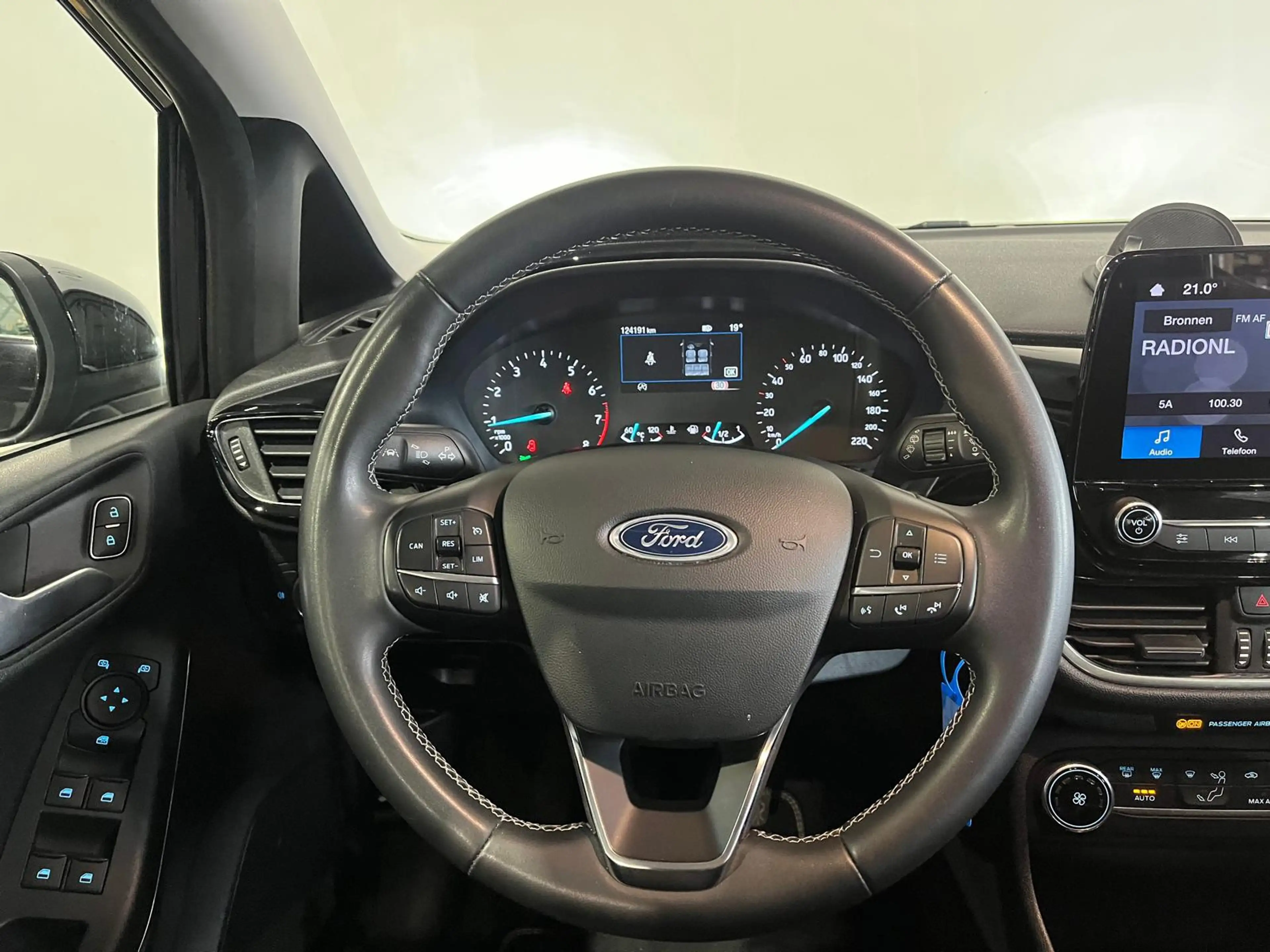 Ford Fiesta 1.0 EcoBoost Hybrid Titanium — photo 11