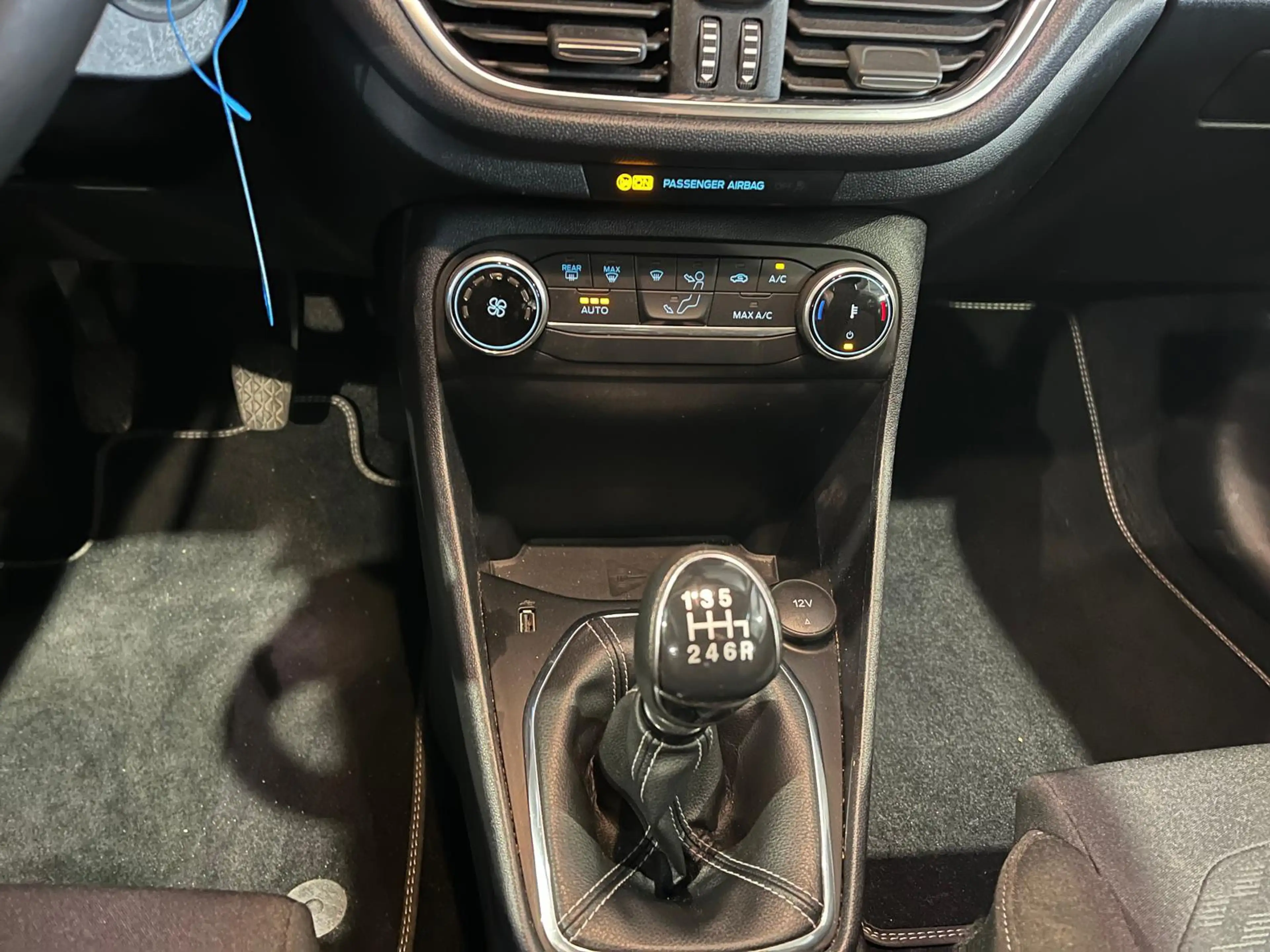Ford Fiesta 1.0 EcoBoost Hybrid Titanium — photo 15