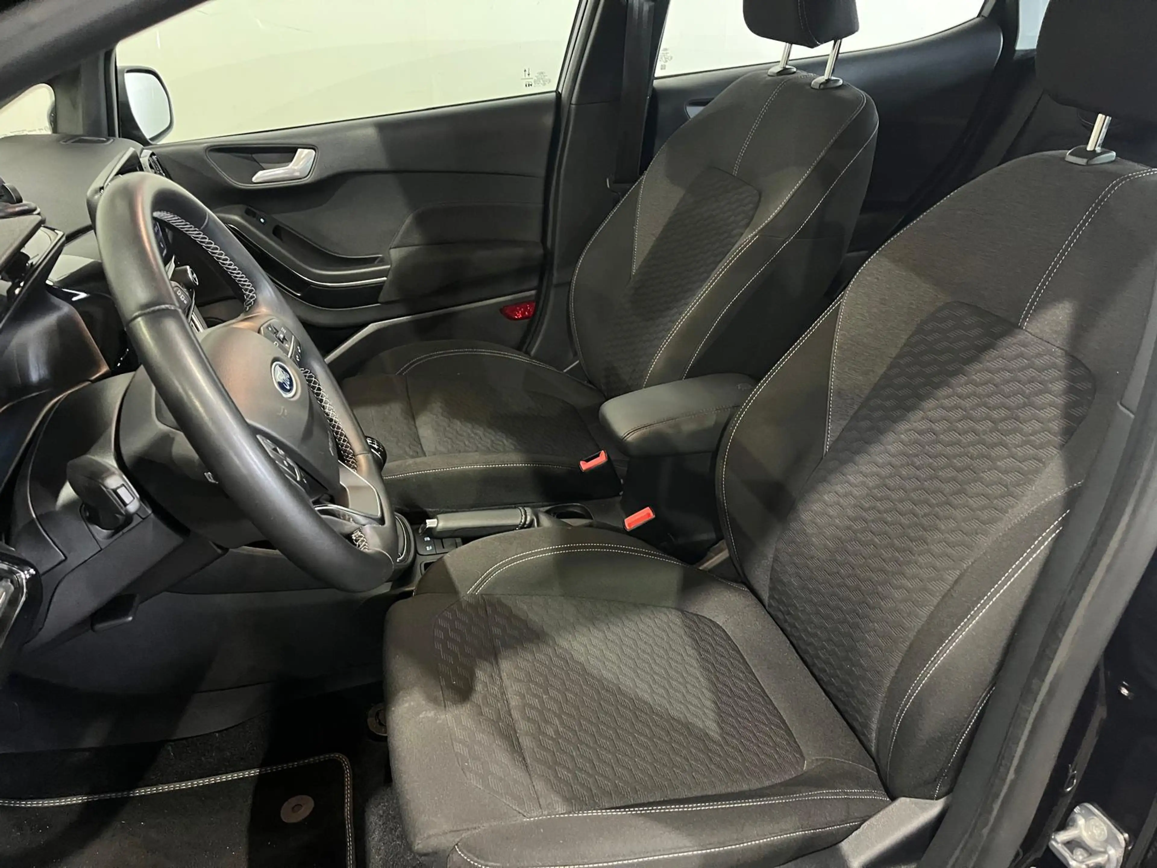 Ford Fiesta 1.0 EcoBoost Hybrid Titanium — photo 9