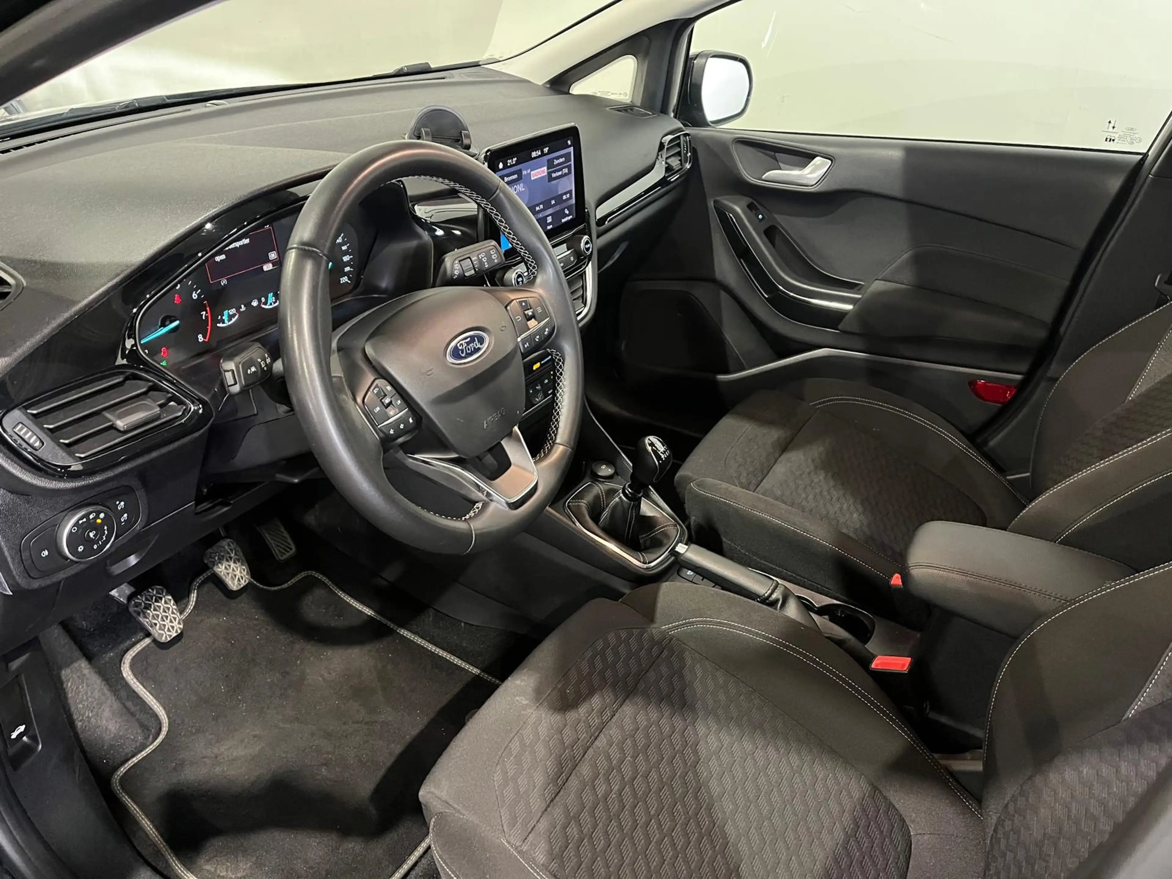 Ford Fiesta 1.0 EcoBoost Hybrid Titanium — photo 8