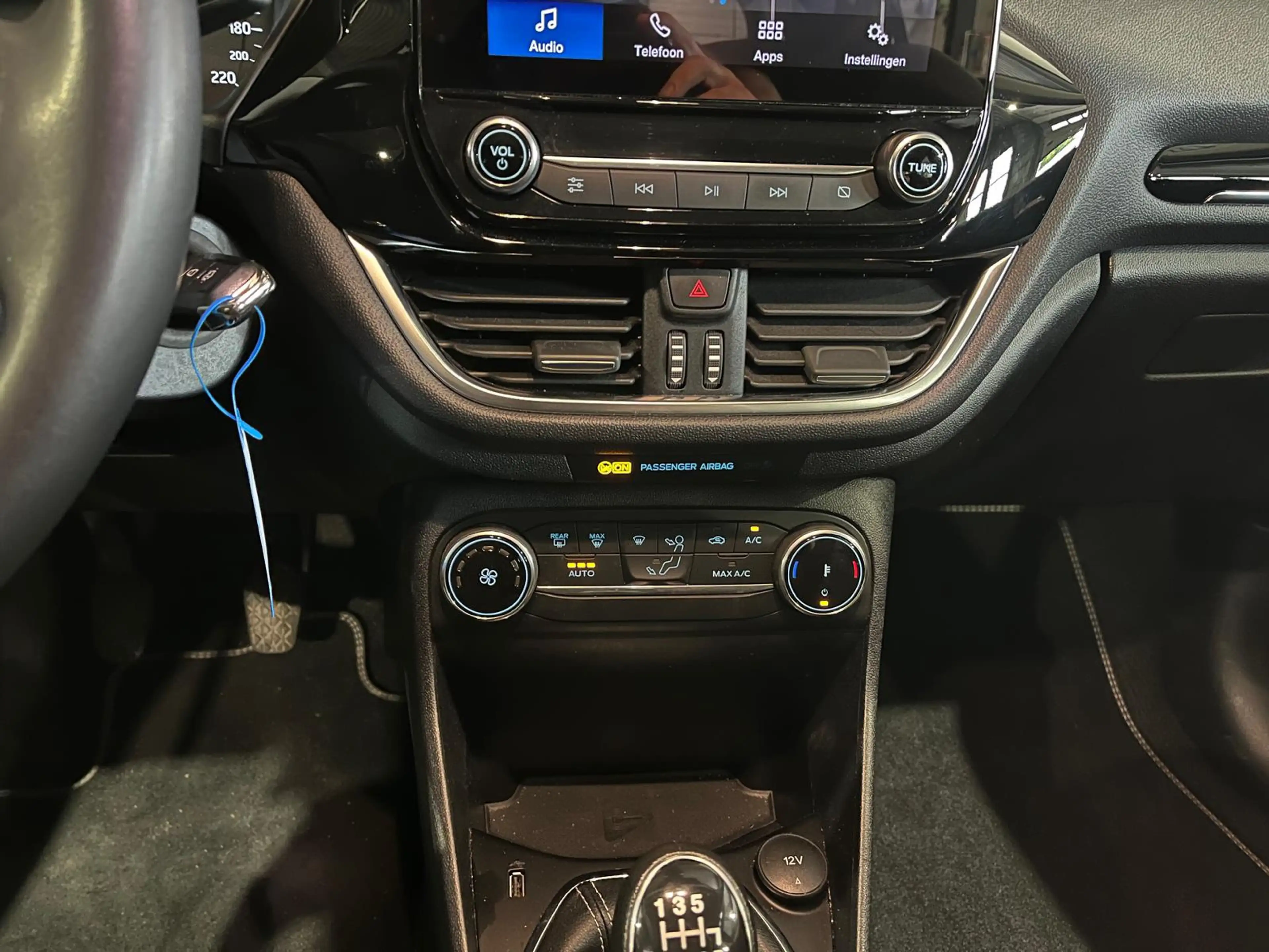 Ford Fiesta 1.0 EcoBoost Hybrid Titanium — photo 14
