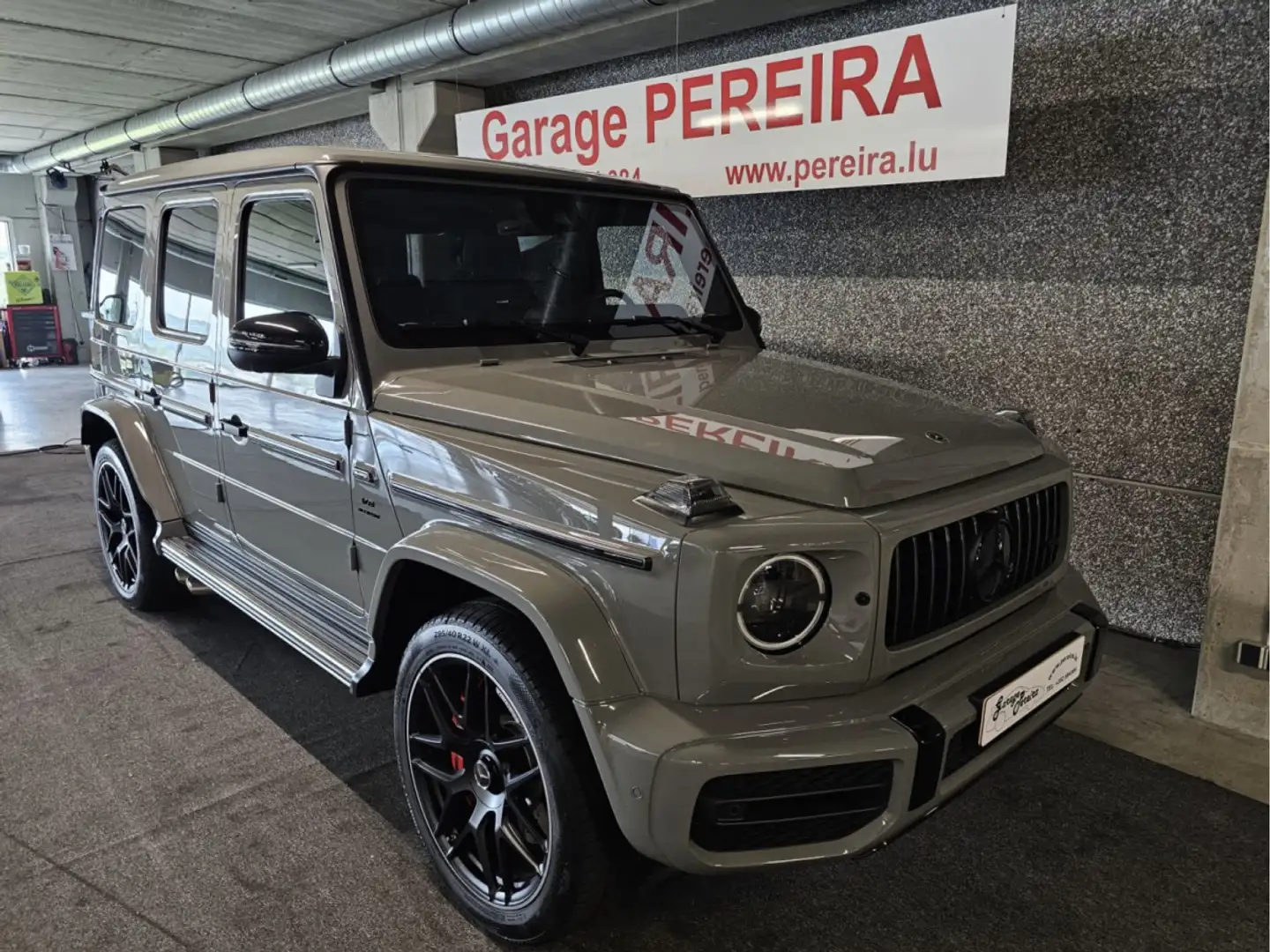 Mercedes-Benz G 63 AMG 4.0 V8 BITURBO CARBON PANO CUIR NAVI 1 HAND Gris - 1