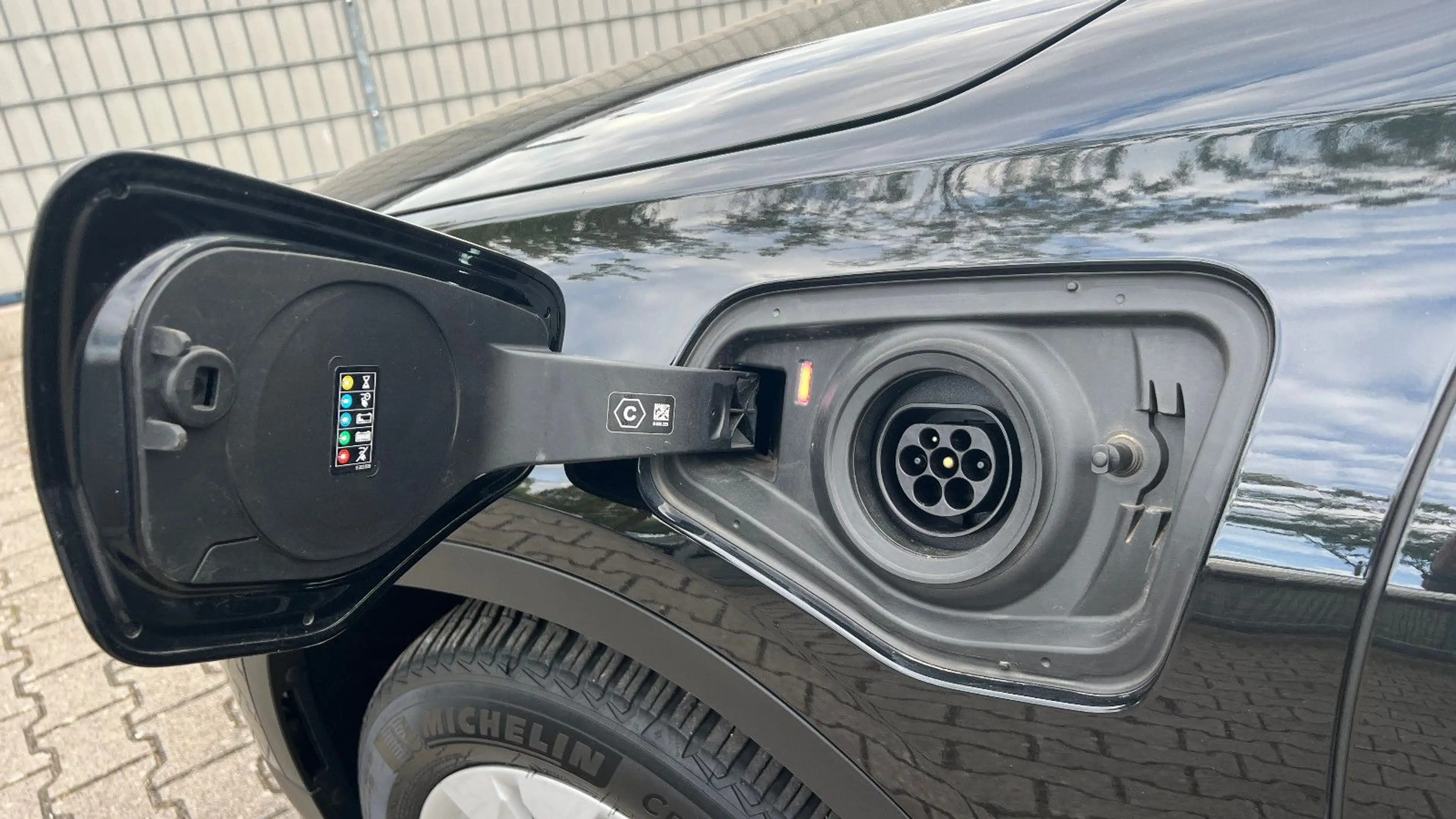 BMW X2 xDrive 25 e Advantage — photo 9