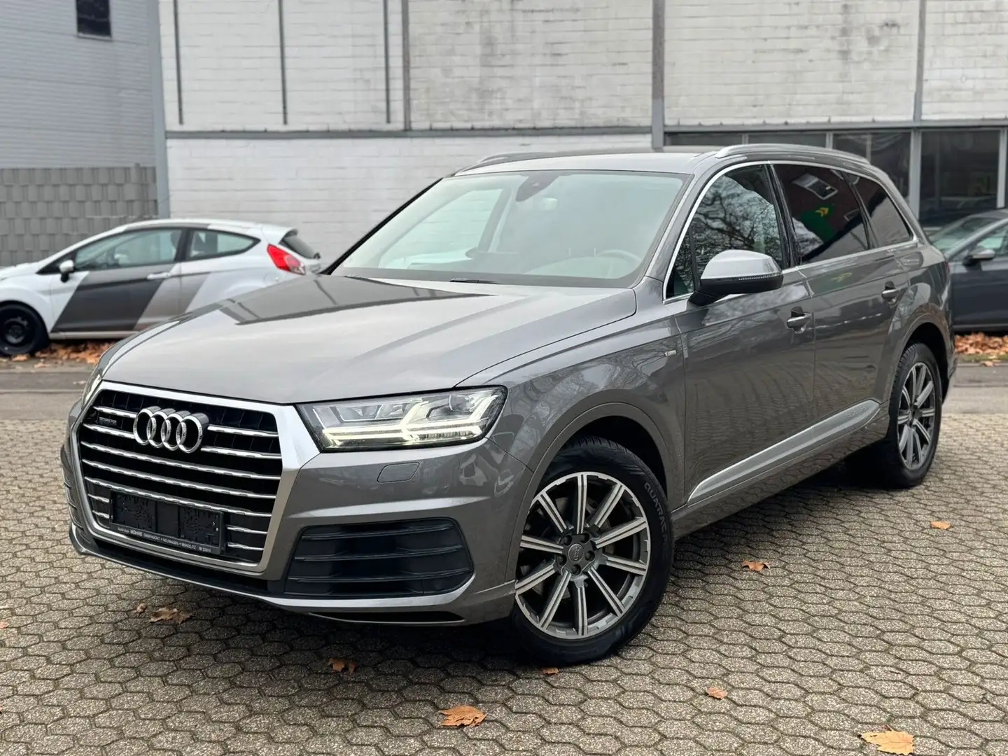 Audi Q7 3.0 TDI Quattro S-Line Grau - 1