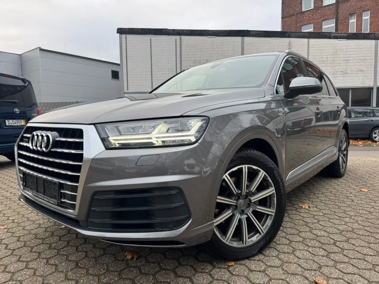 Audi Q7 3.0 TDI Quattro S-Line Grau - 2