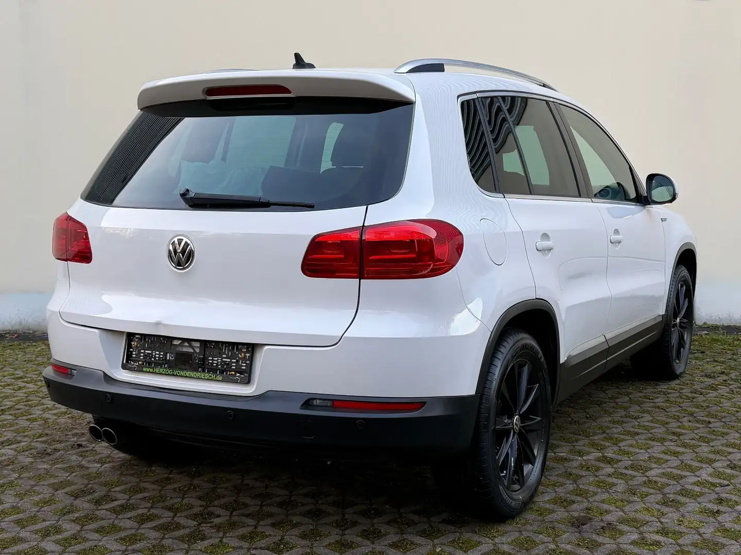 Volkswagen Tiguan 4Motion 2.0 Sport&Style | AHK | Kamera | Weiß - 2
