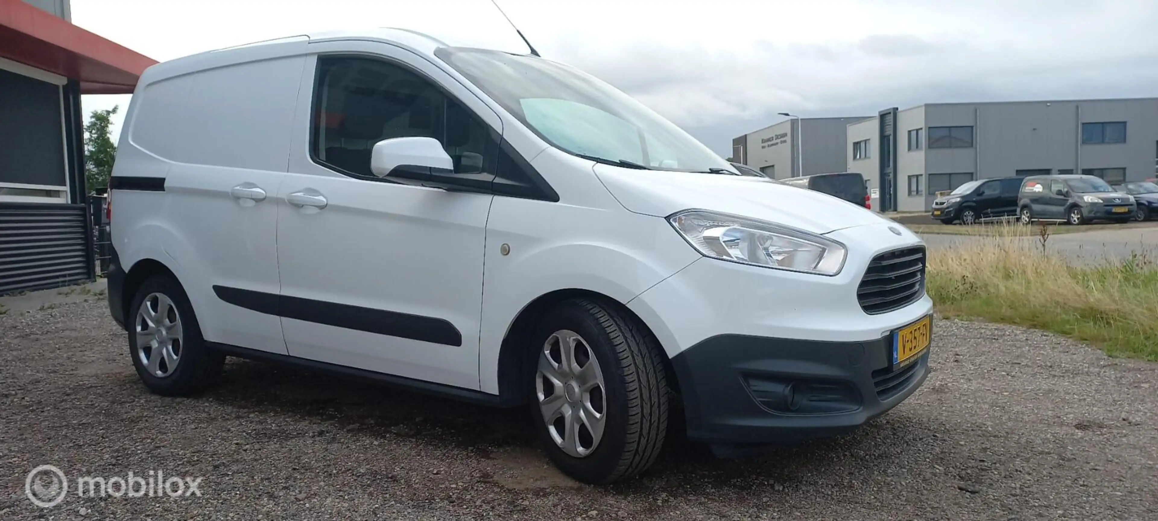 Ford Transit Courier 1.5 TDCI Trend — photo 6