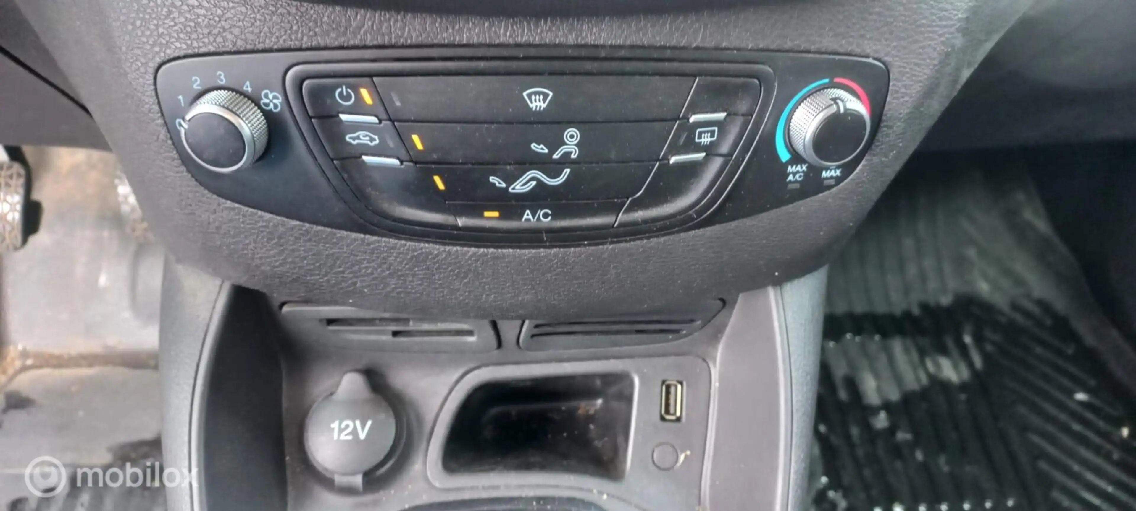 Ford Transit Courier 1.5 TDCI Trend — photo 11