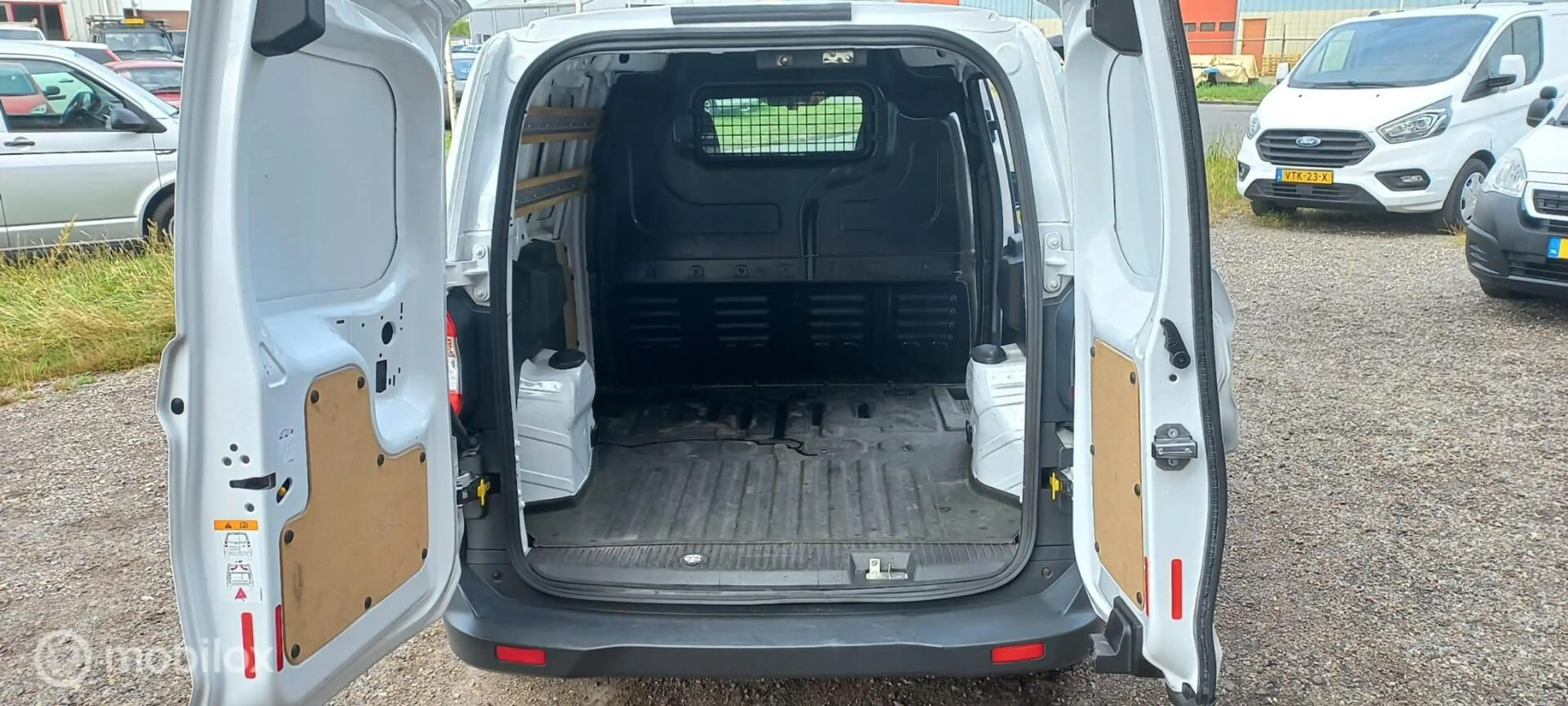 Ford Transit Courier 1.5 TDCI Trend — photo 8