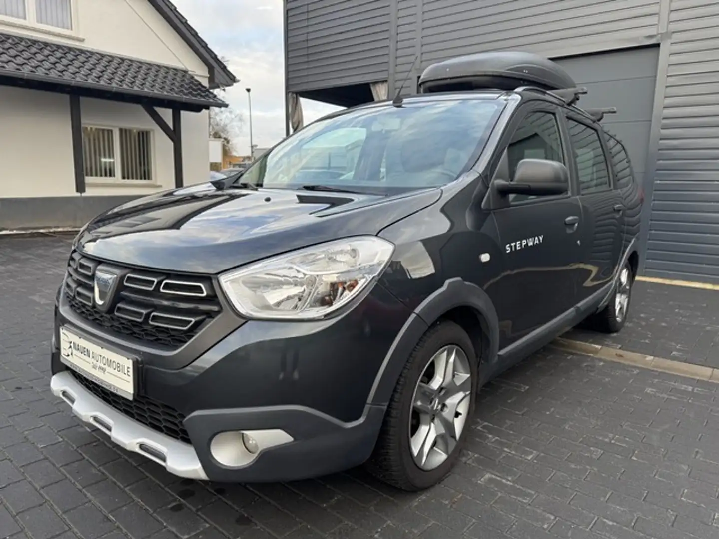 Dacia Lodgy Stepway 1.6 +Klima+7-Sitze+1.Hand+Dachbx Gris - 1