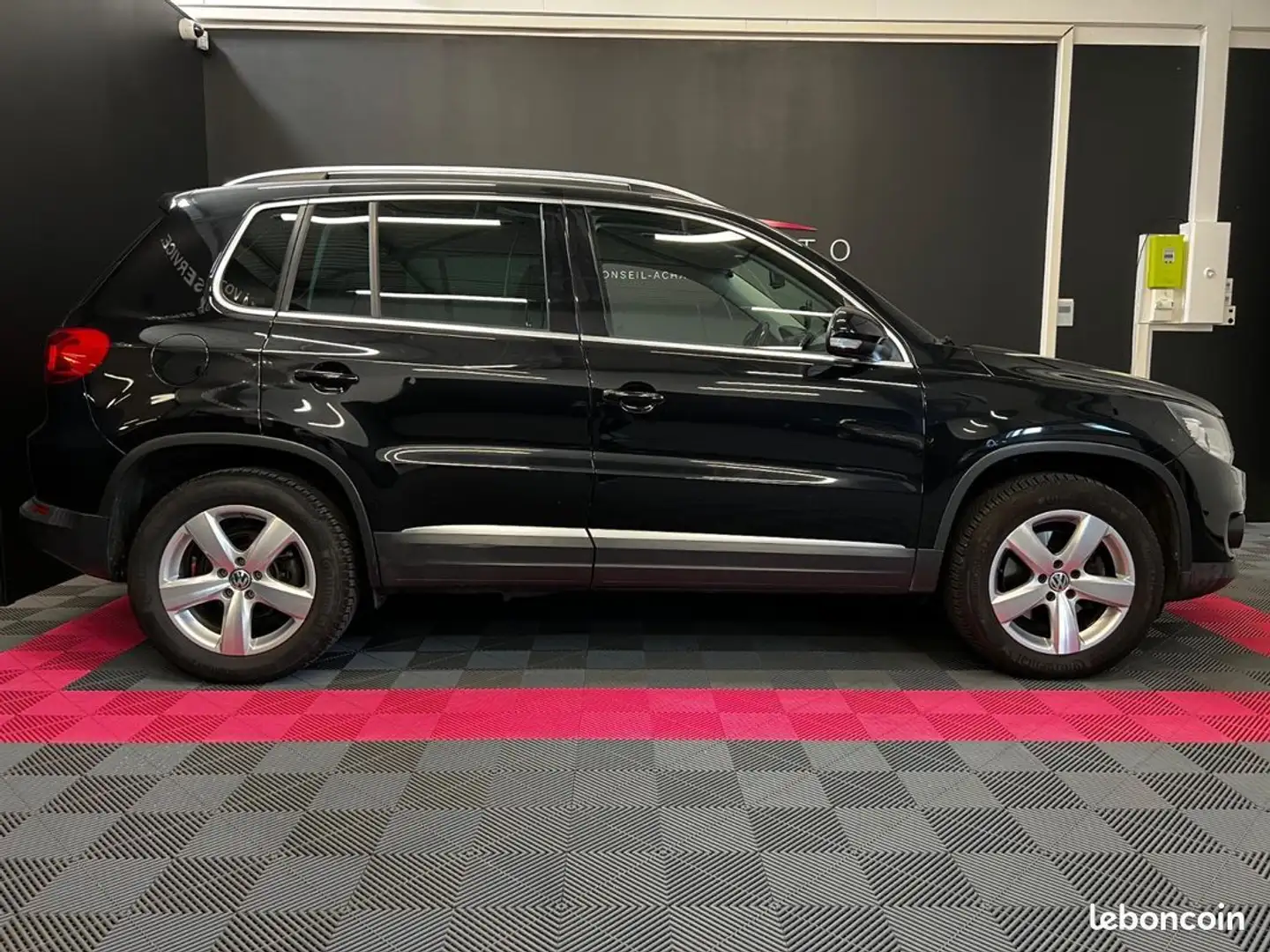 Volkswagen Tiguan 2.0 TDI 110 FAP BlueMotion Technology Sportline Noir - 2