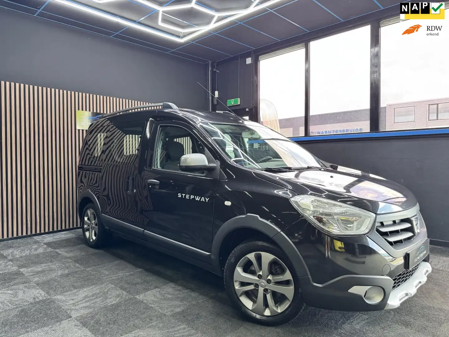 Dacia Dokker 1.2 TCe S&S Stepway 1e Eig 119000km!!! nieuwstaat Zwart - 1