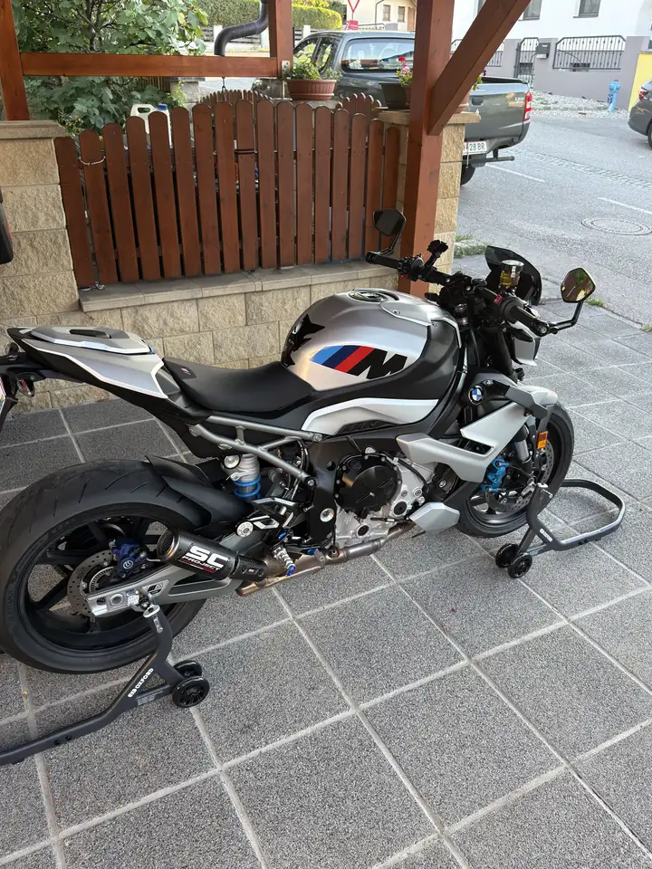 BMW M 1000 R