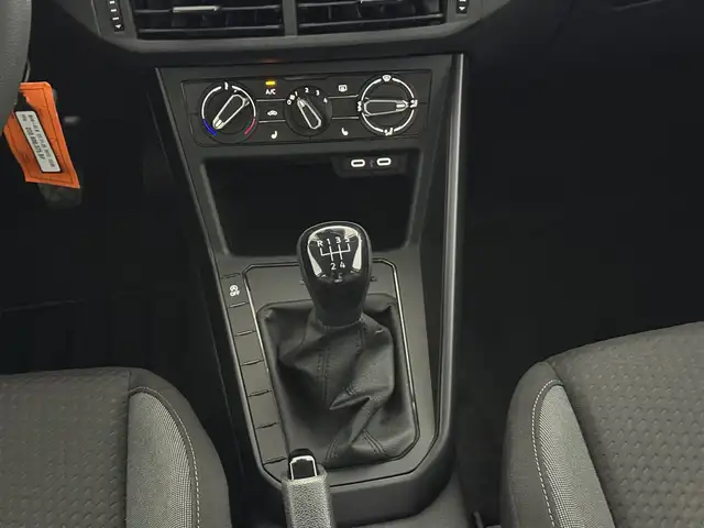 Volkswagen Polo view 12