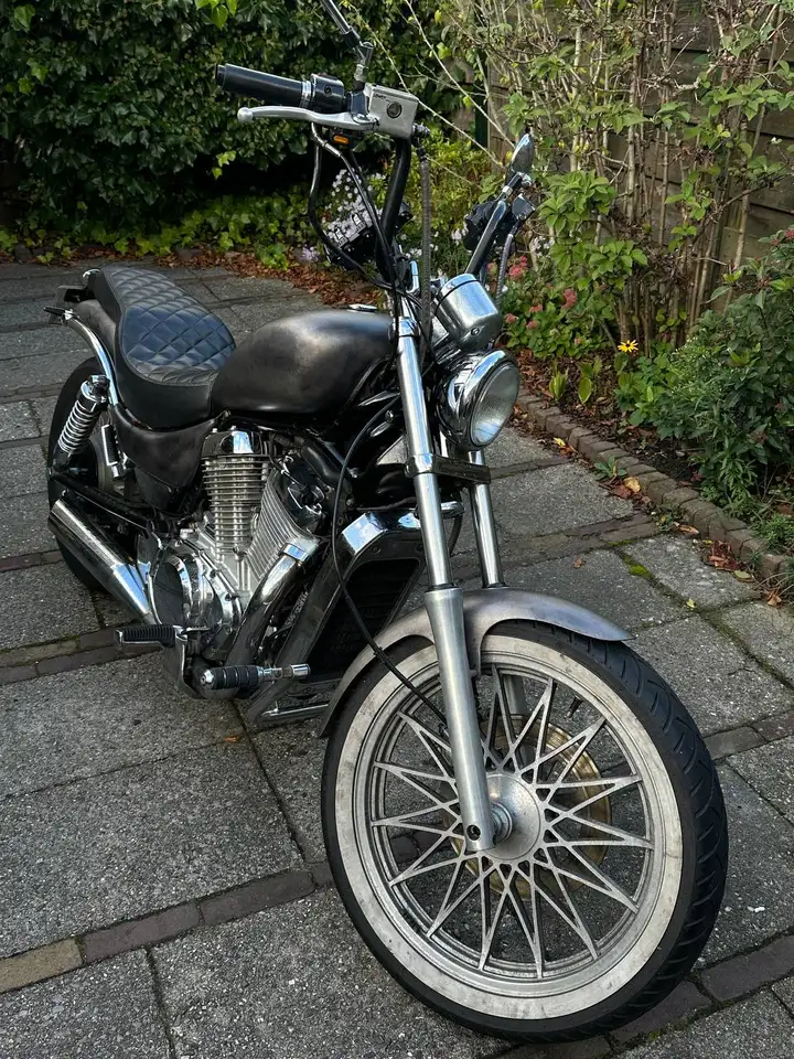 Suzuki VS 700