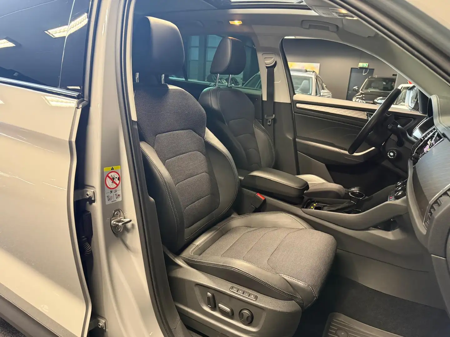 Skoda Kodiaq 1.5 TSI Sportline 7 Persoons|PANO|DSG|TREKHAAK|ACC Grijs - 2