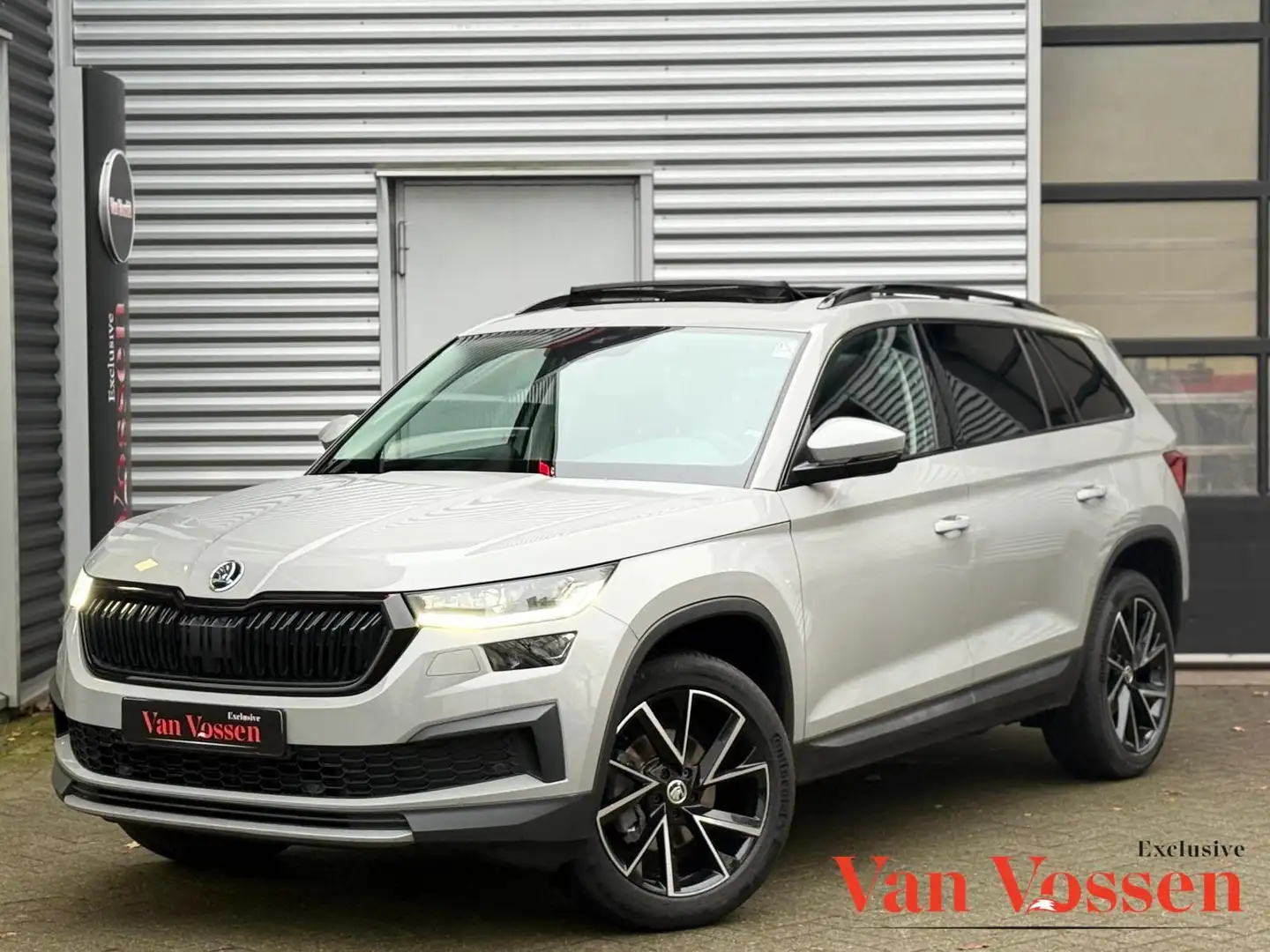Skoda Kodiaq 1.5 TSI Sportline 7 Persoons|PANO|DSG|TREKHAAK|ACC Grijs - 1