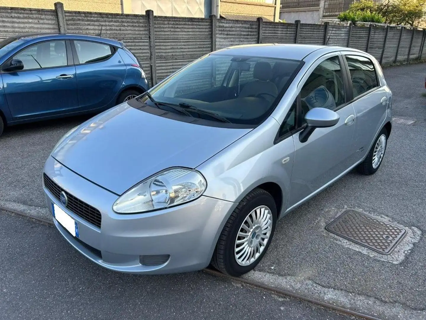 Fiat Grande Punto 1.2 5p *OK NEOPATENTATI* *UNIPRO* *FINANZIABILE* Silber - 2