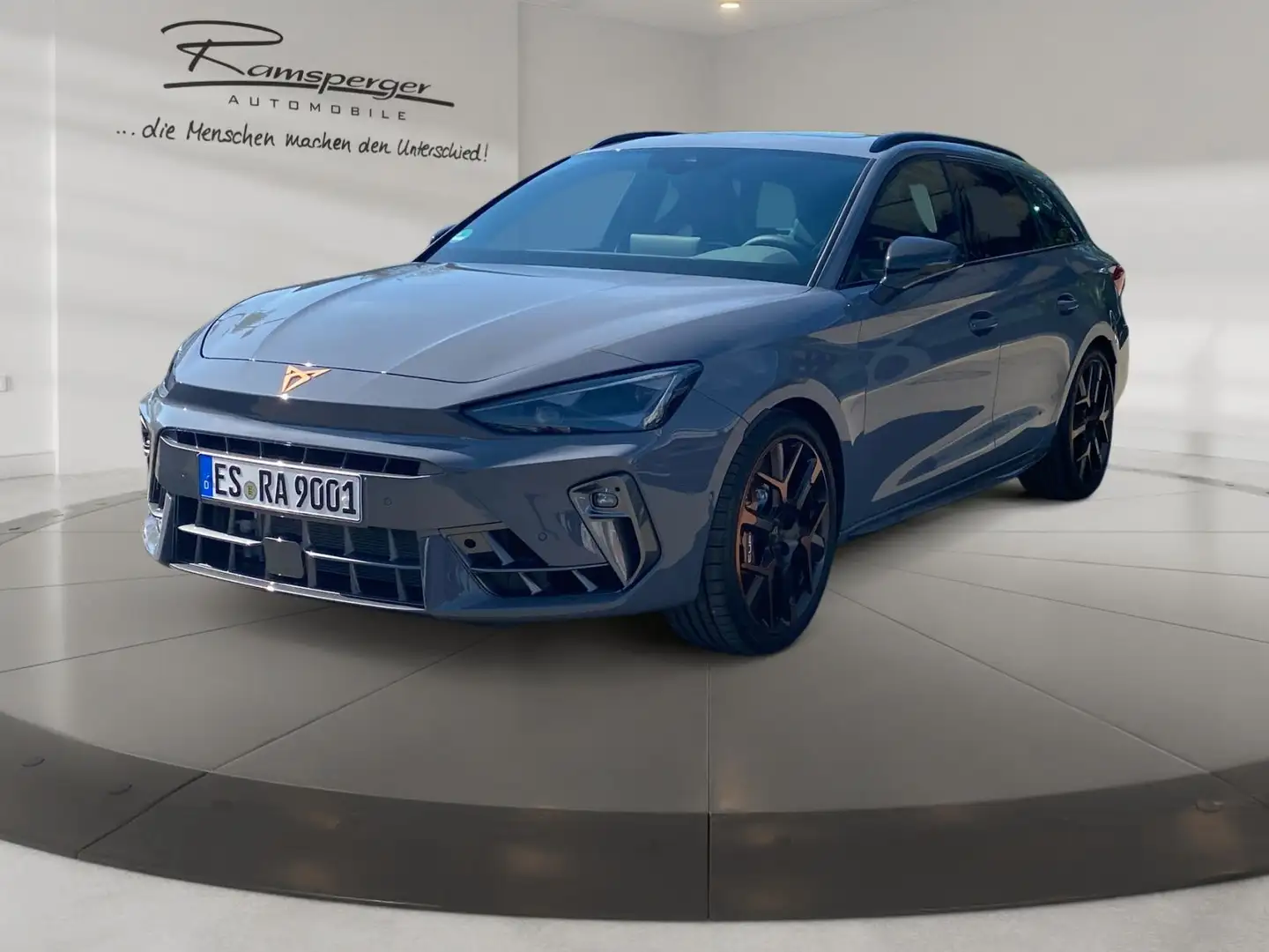 CUPRA Leon Sportstourer VZ Extreme 2.0 TSI Matrix/Pano Grau - 2