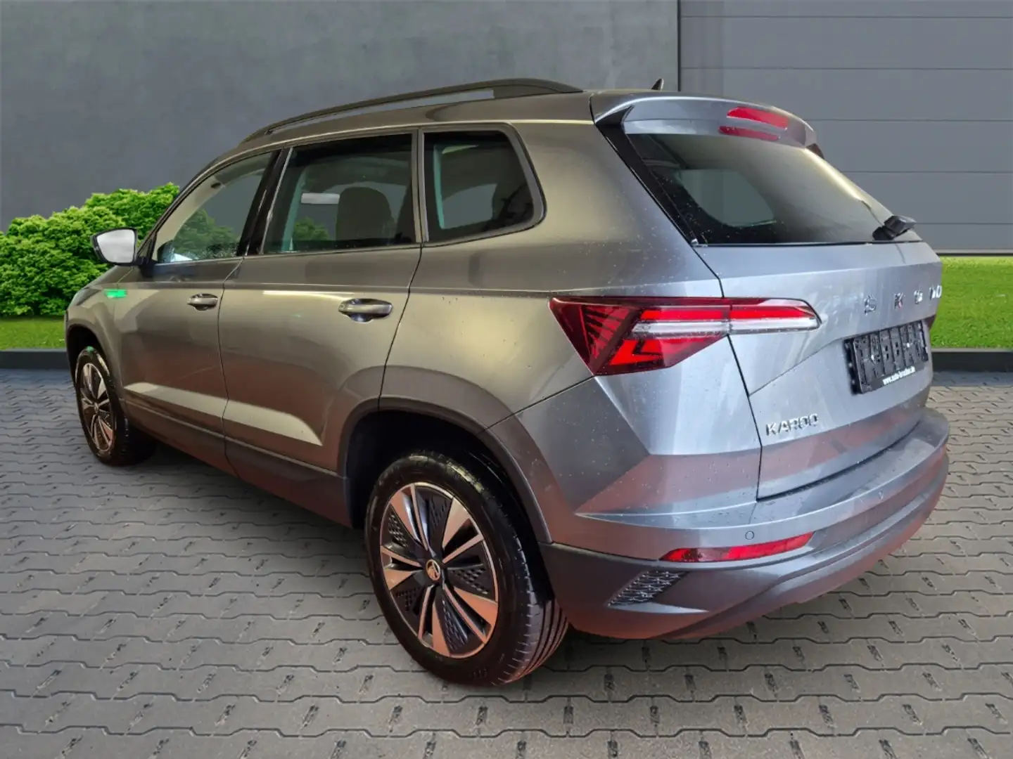 Skoda Karoq Tour 2.0 TDI+Alufelgen+Navi+elektr.Panoramadach+LE Szürke - 2