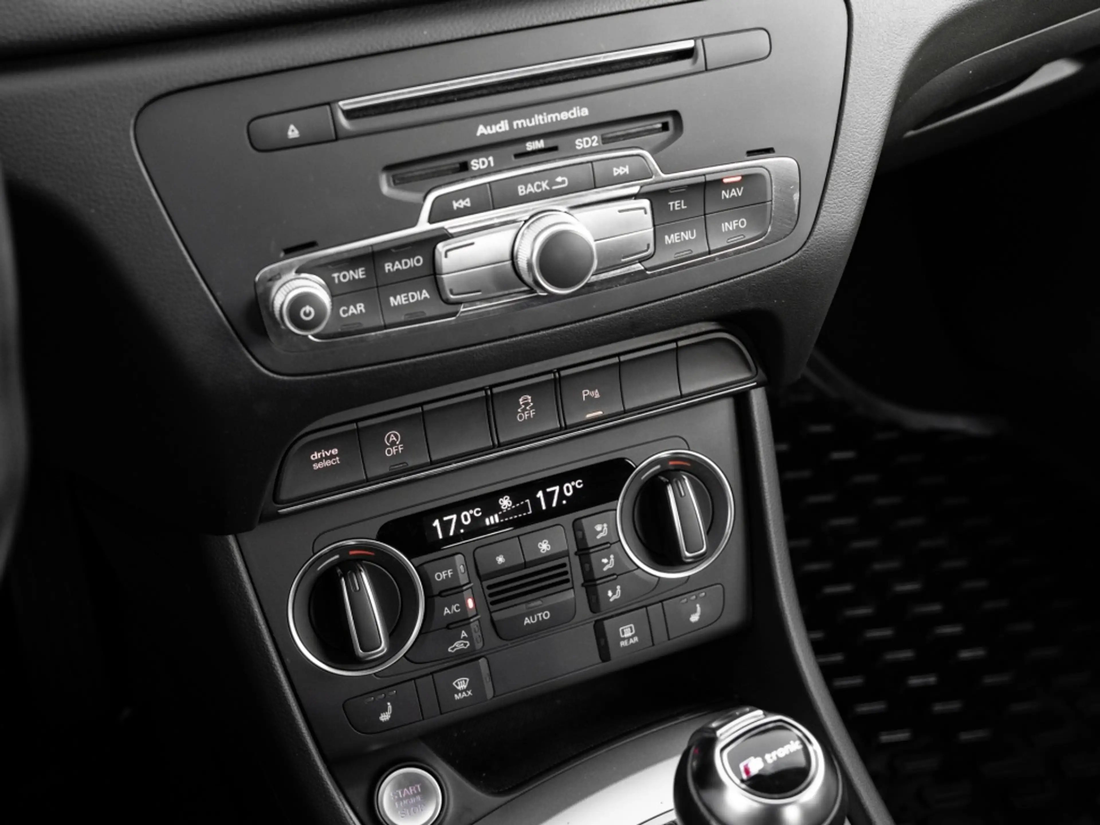 Audi Q3 1.4 TFSI sport PDC SHZ XENON — photo 14