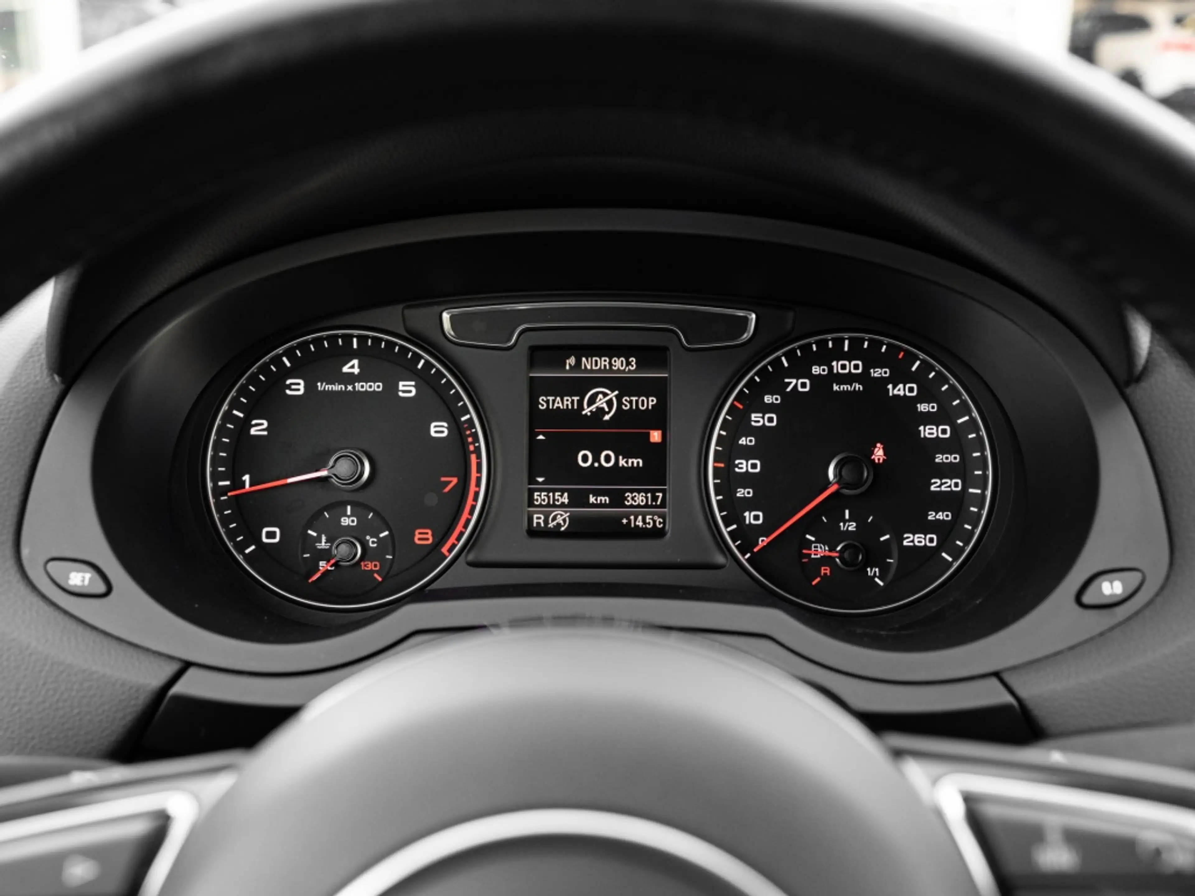 Audi Q3 1.4 TFSI sport PDC SHZ XENON — photo 11