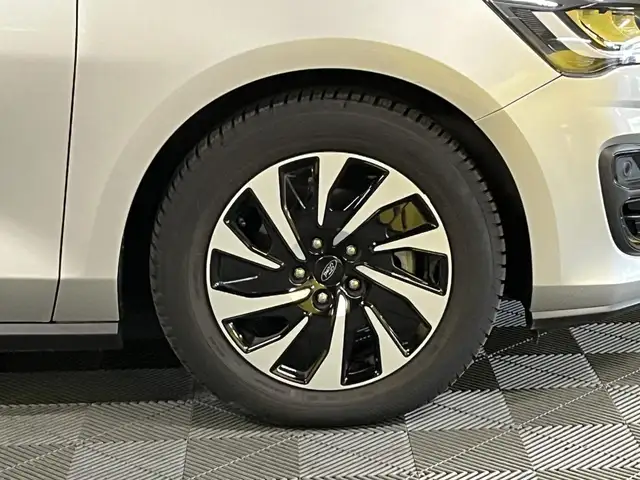 Ford Focus view 15