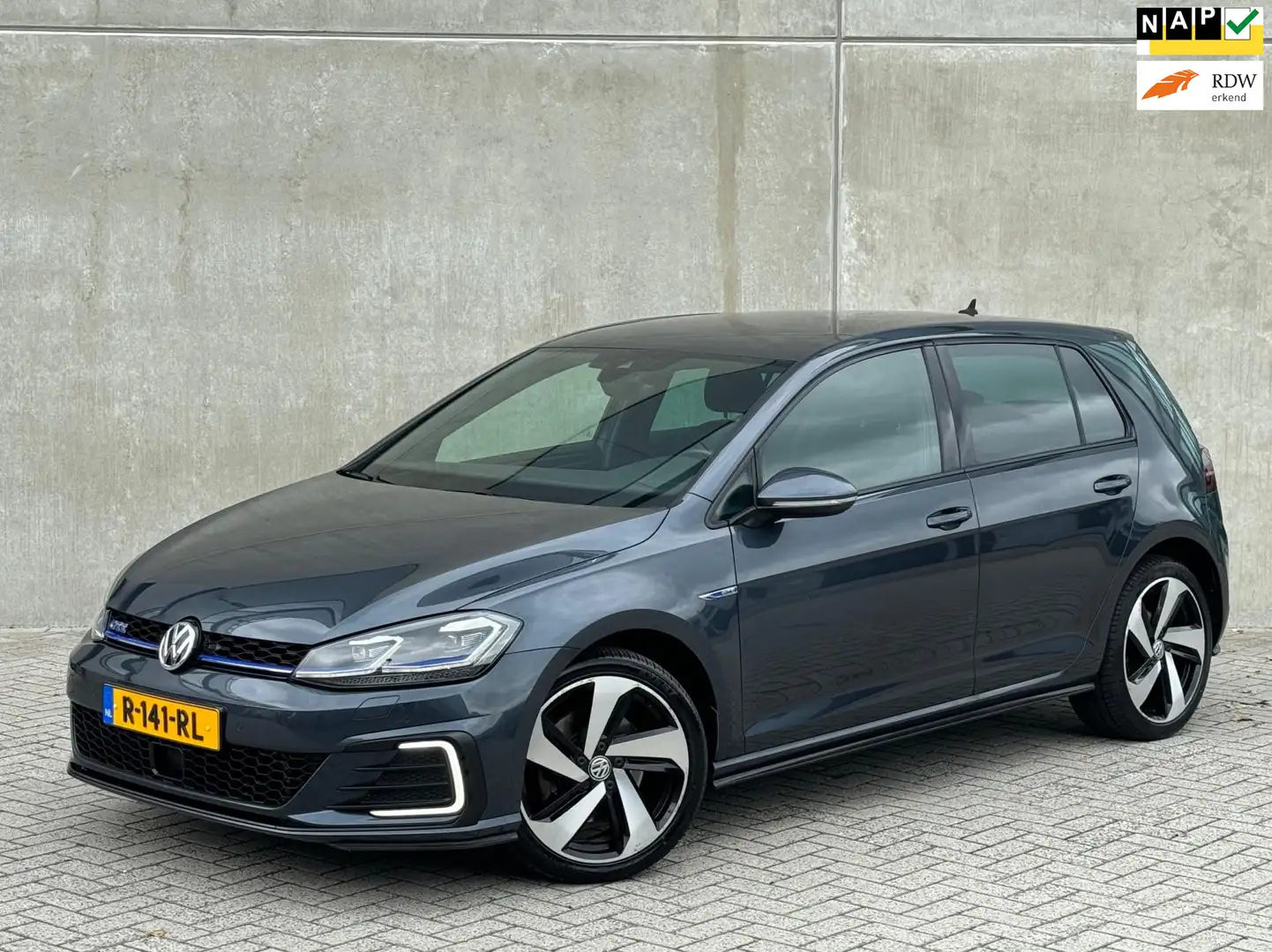 Volkswagen Golf GTE 1.4 TSI 204pk DSG 2017 LED|VIRTUAL|VOL OPTIE Bleu - 1