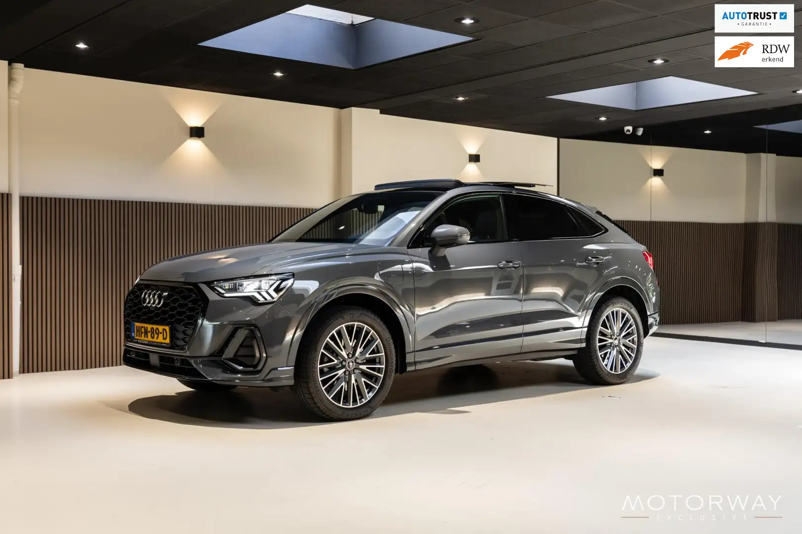 Audi Q3 Sportback 45 TFSI e S-LINE|SONOS|PANO|MATRIX|360CA Grijs - 1