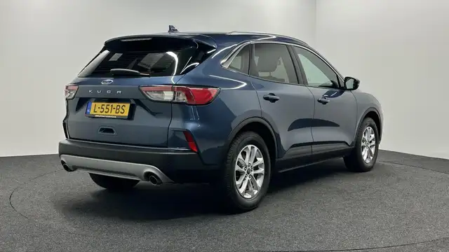 Ford Kuga view 3