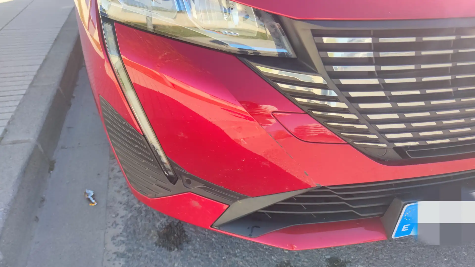 Peugeot 308 308 1.5 BlueHDi S Rojo - 1