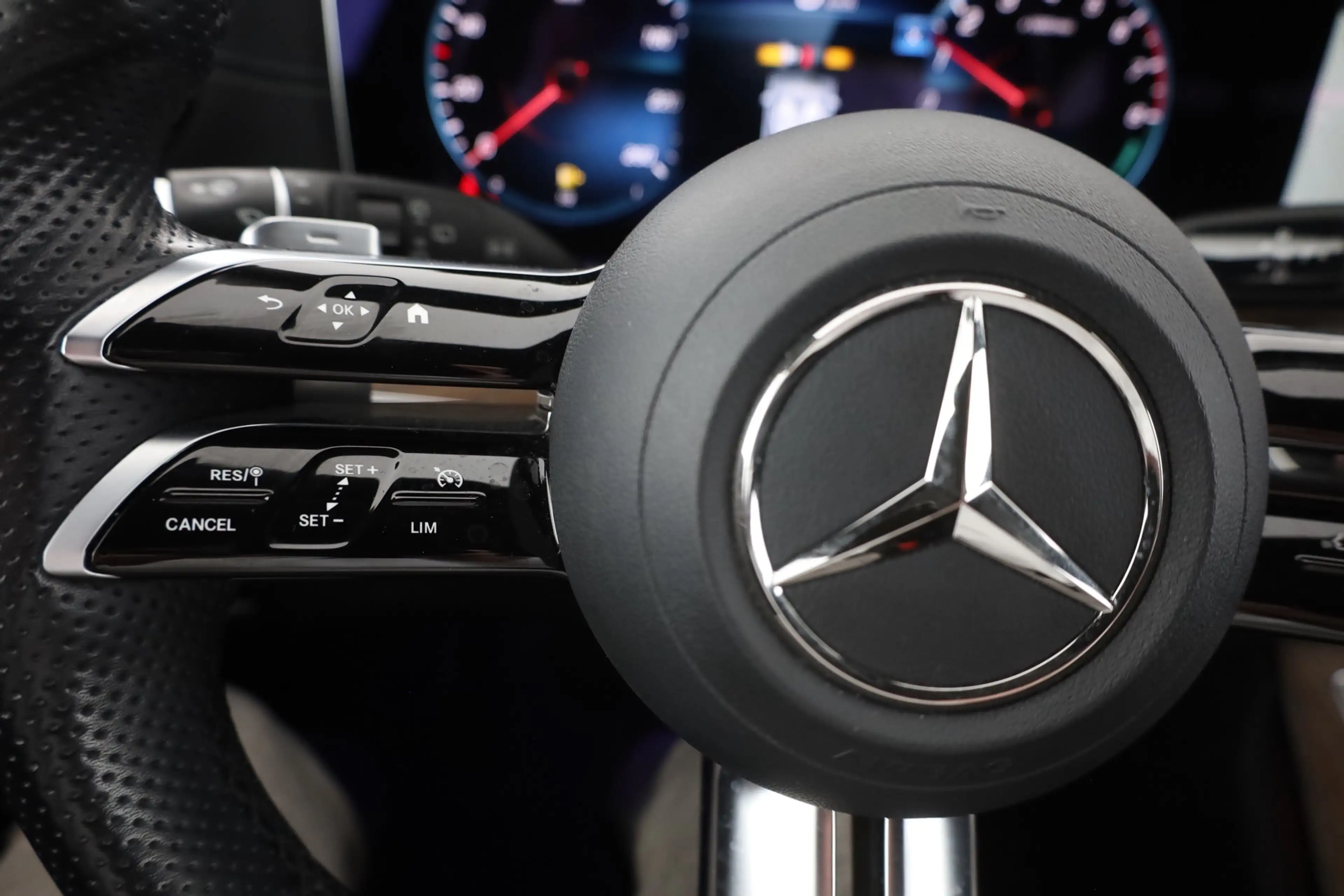 Mercedes-Benz E 300 E300e T AMG Line LED Standheizung Kamera — photo 15
