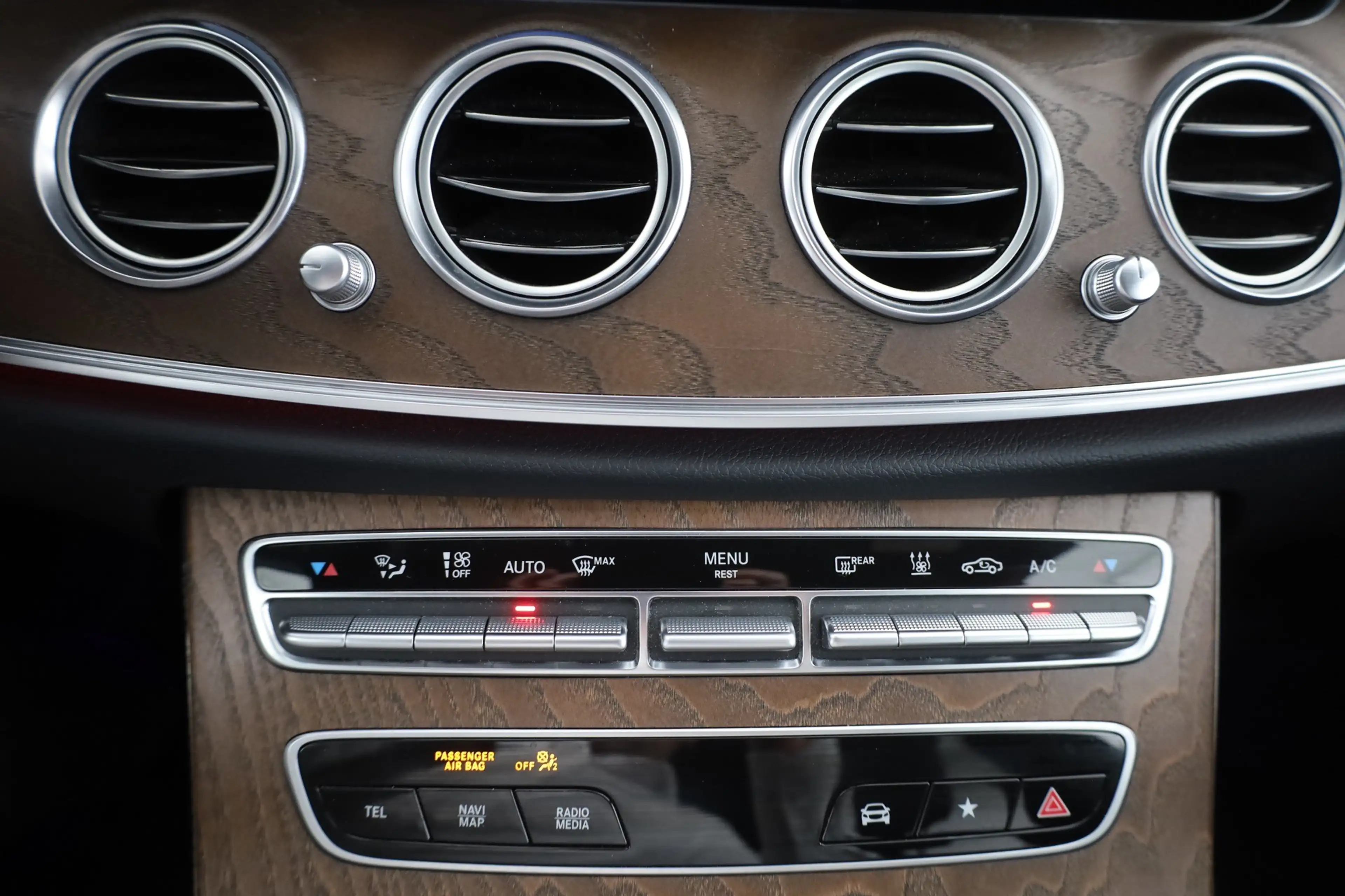 Mercedes-Benz E 300 E300e T AMG Line LED Standheizung Kamera — photo 12