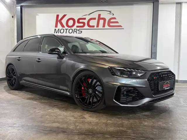 Audi RS4 Avant 2.9 TFSI quattro Schalensitze 1. Hand
