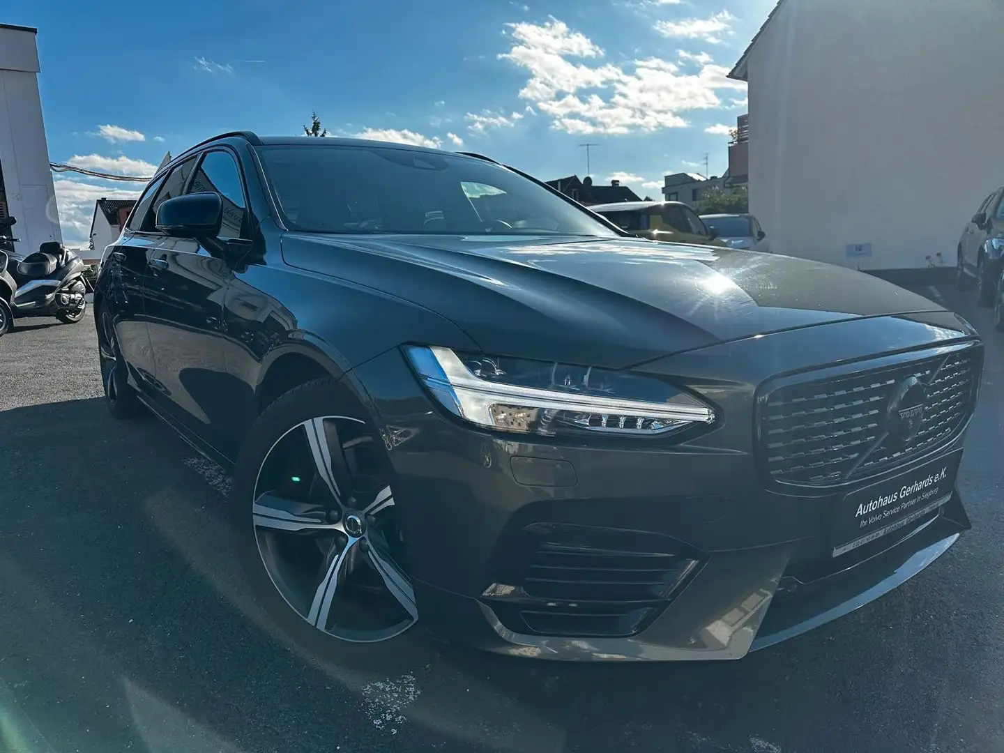 Volvo V90 T8 AWD R-Design,Pano,360°, AHK, H&K, Head-UP Gris - 2