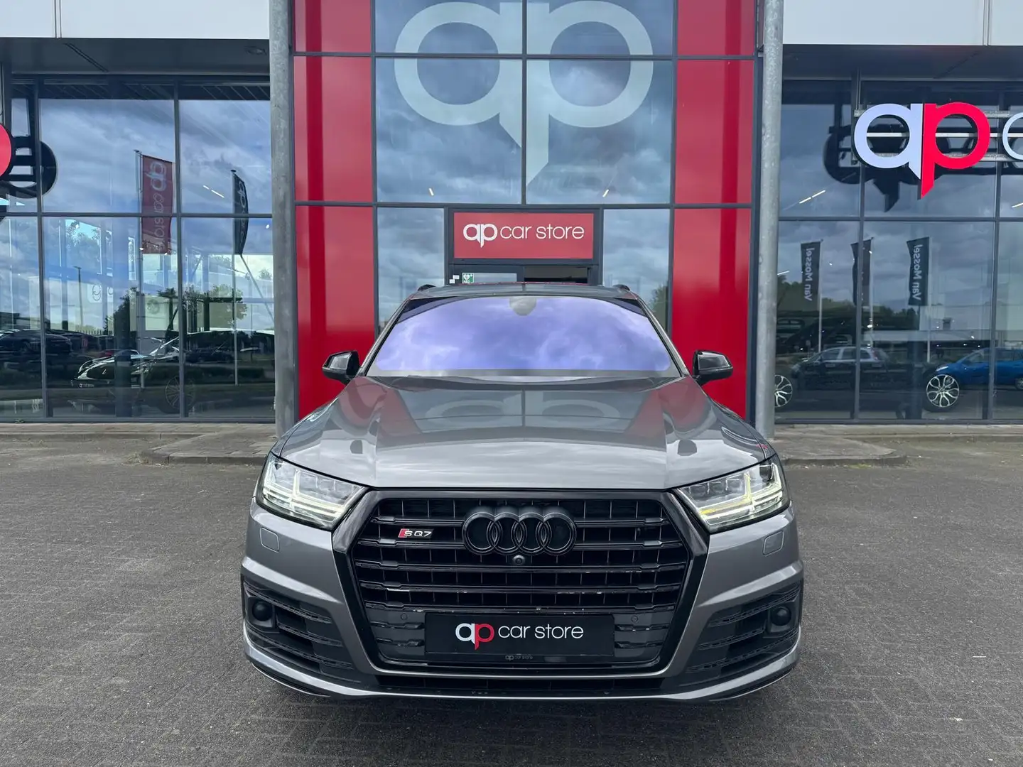 Audi Q7 4.0 TDI SQ7 quattro Full option Panorama Bose trek Grijs - 2