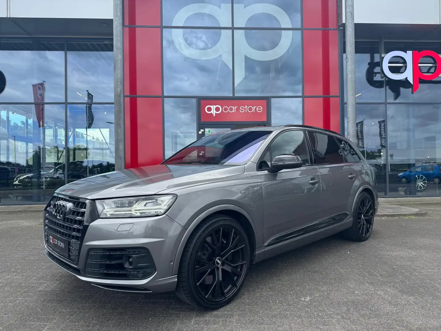 Audi Q7 4.0 TDI SQ7 quattro Full option Panorama Bose trek Grijs - 1