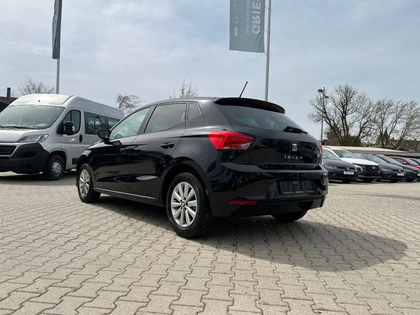 SEAT Ibiza 1.0 TSI Style *Navi ACC Sitzh. Alu PDC* Schwarz - 2