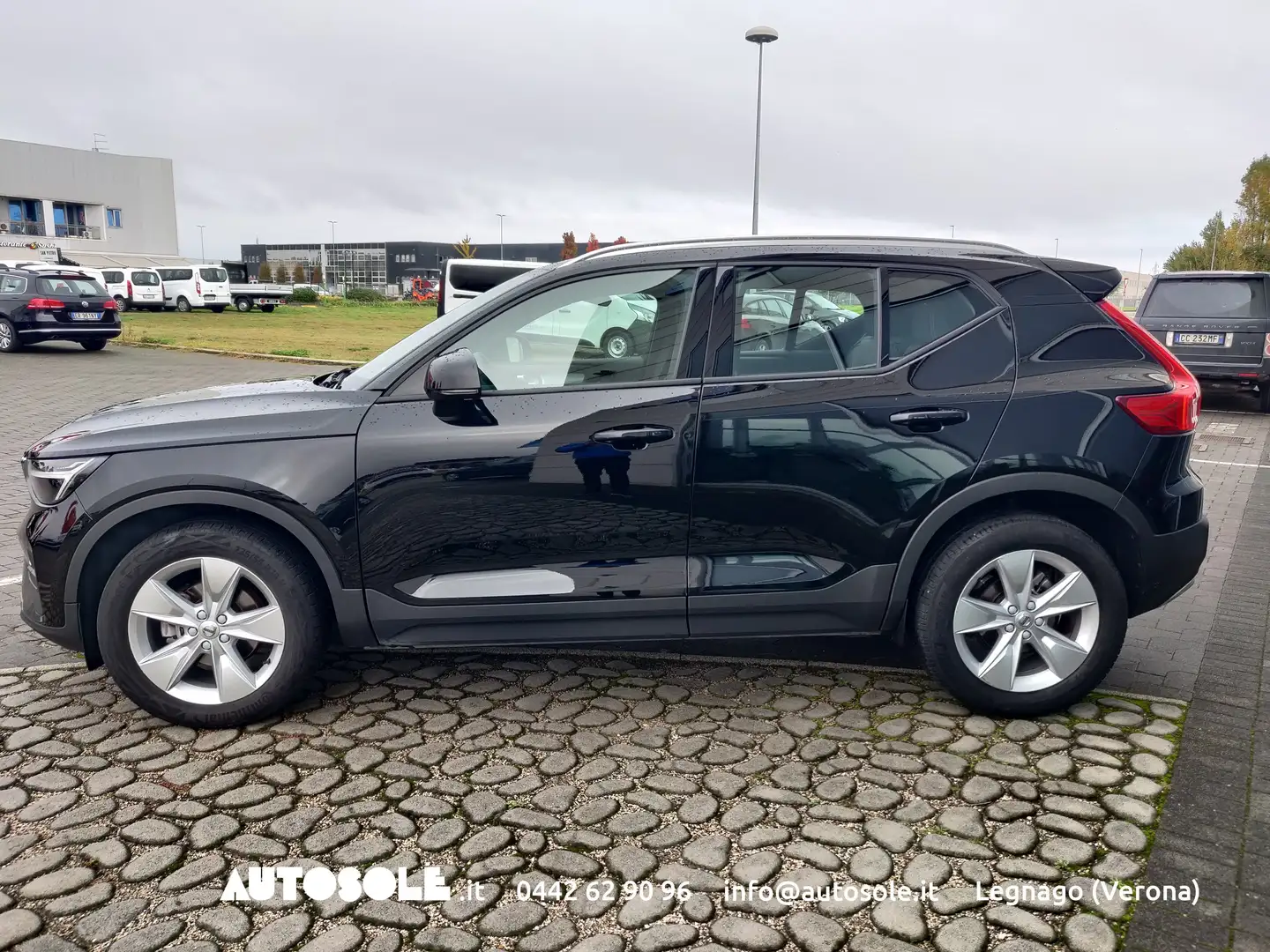 Volvo XC40 XC40 T2 Momentum Core Nero - 2