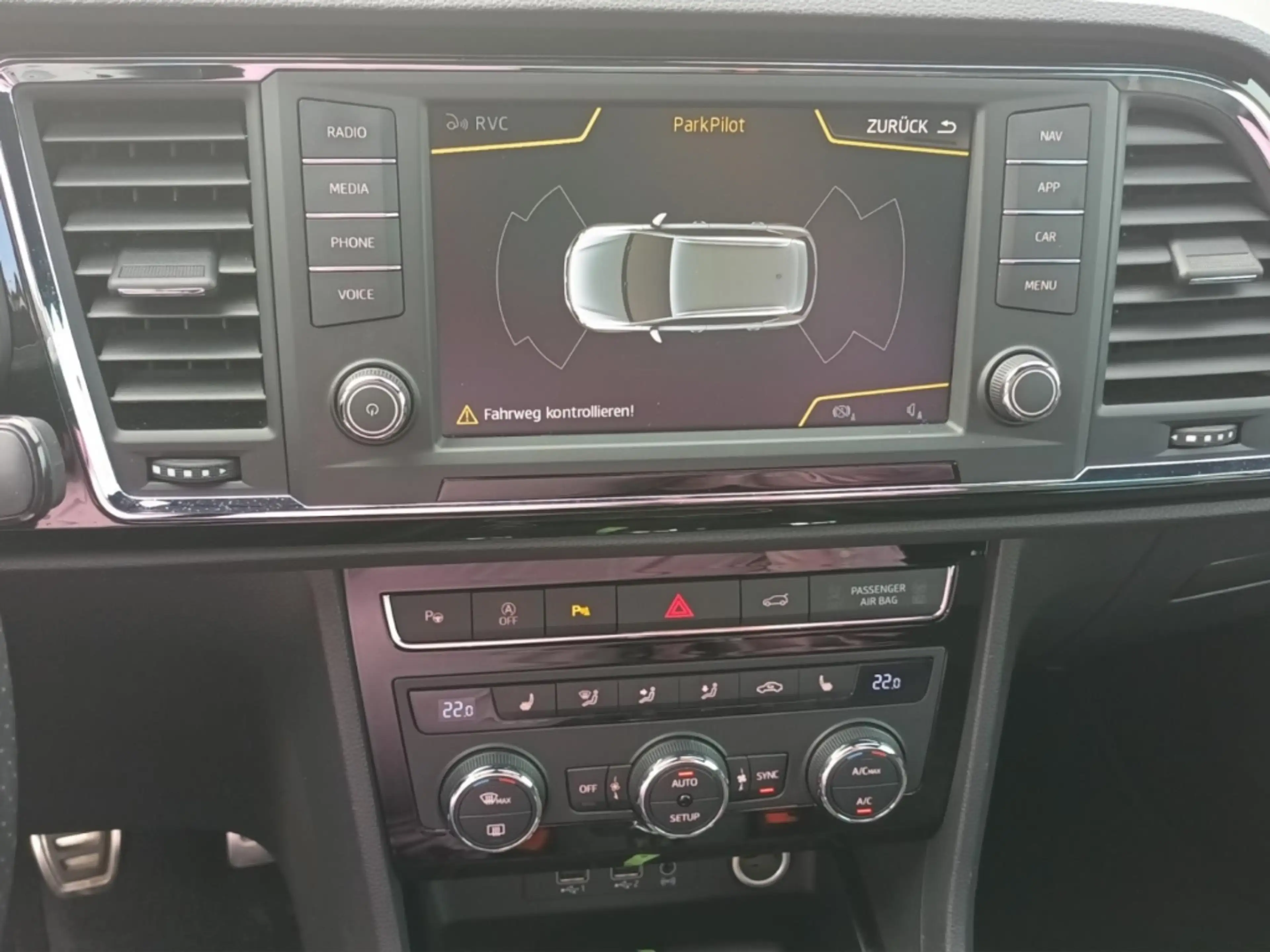 SEAT Ateca FR 1.4 TSI 4Drive *ALLRAD* *AHK* FRONTSCHEIBEN+SIT — photo 11