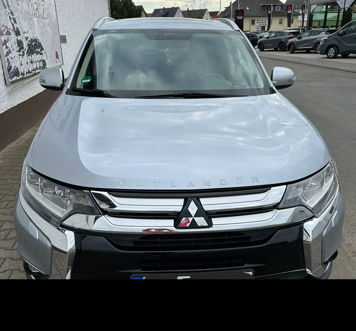 Mitsubishi Outlander 2.2 DI-D 4WD Diesel Allrad Klima AHK Silber - 1