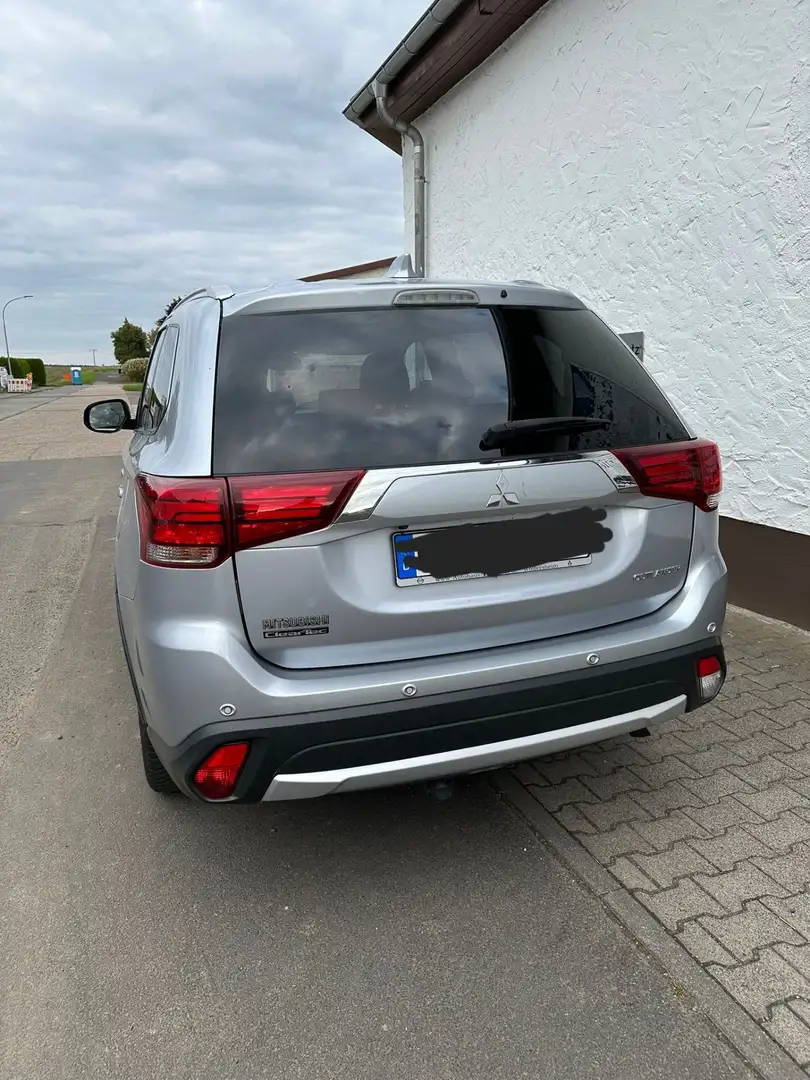 Mitsubishi Outlander 2.2 DI-D 4WD Diesel Allrad Klima AHK Silber - 2