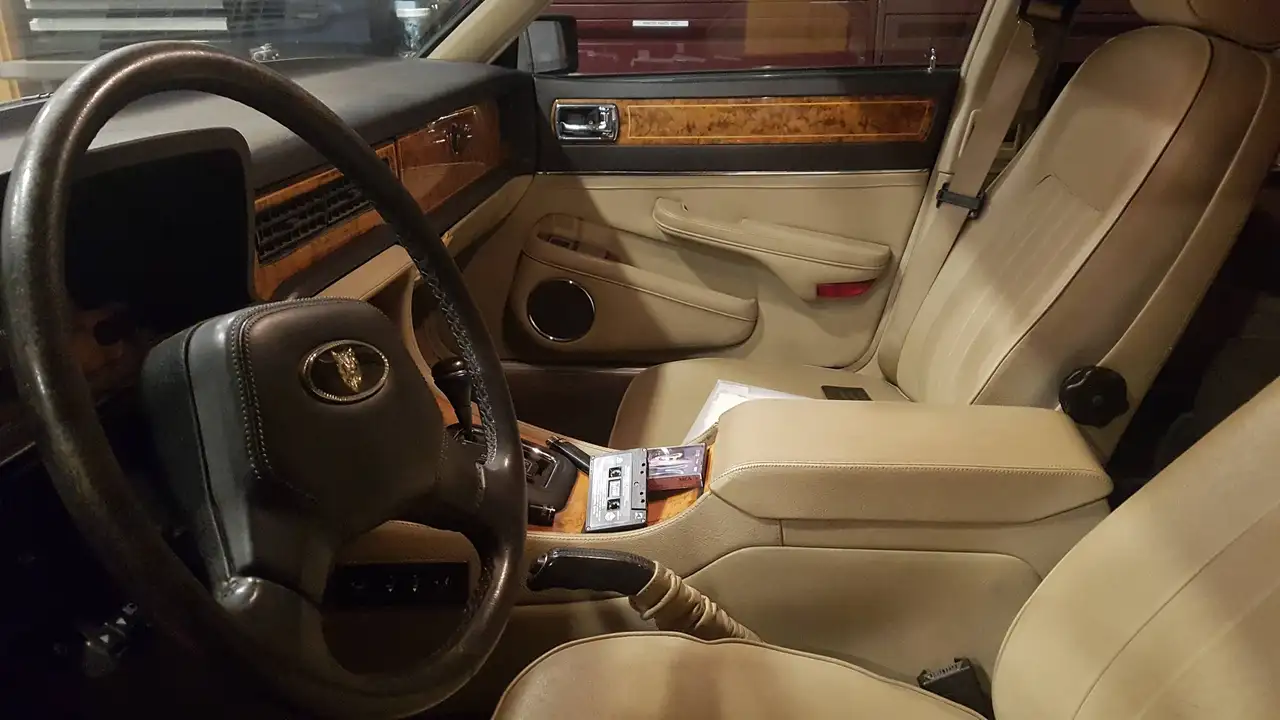 Jaguar XJ снимка Jaguar XJ