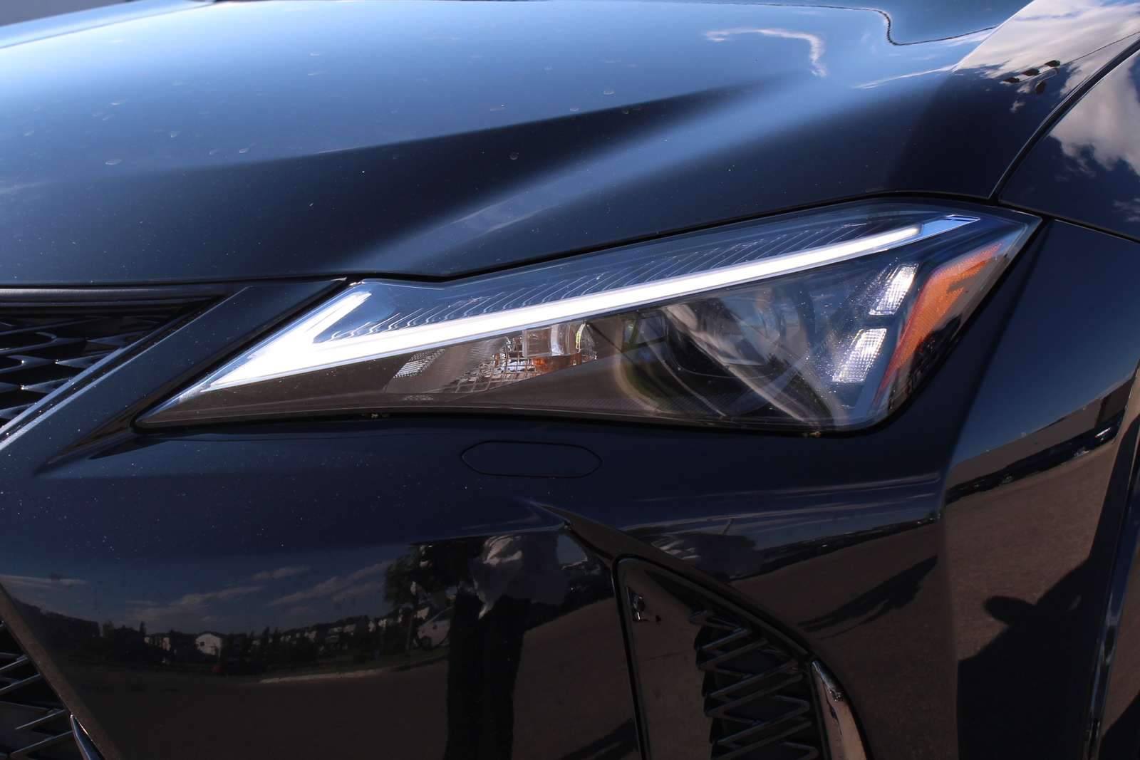 2025 Lexus UX