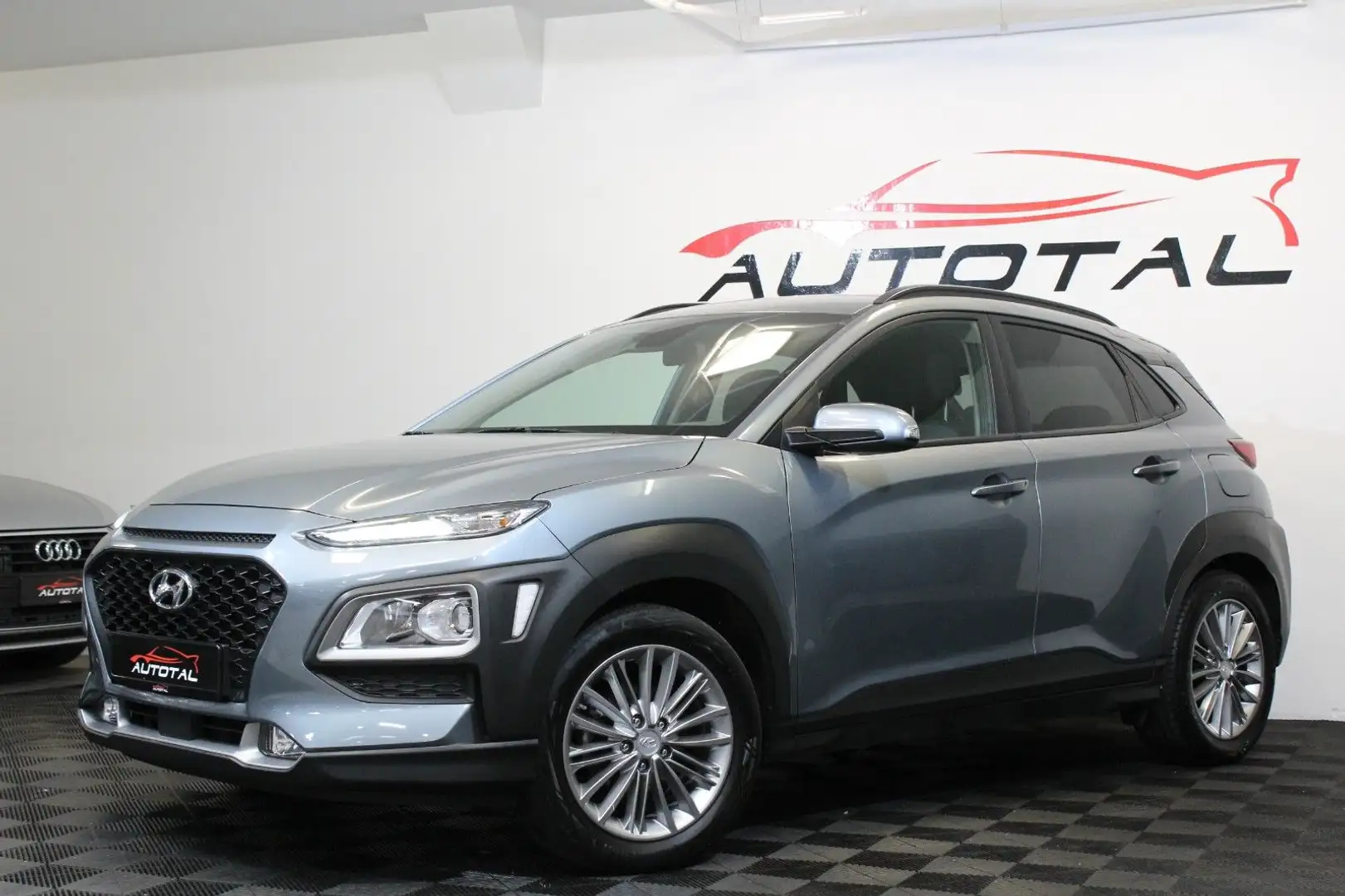 Hyundai KONA Select 2WD*Navi*Kamera*Spur*AHK*Tempomat* Silber - 2