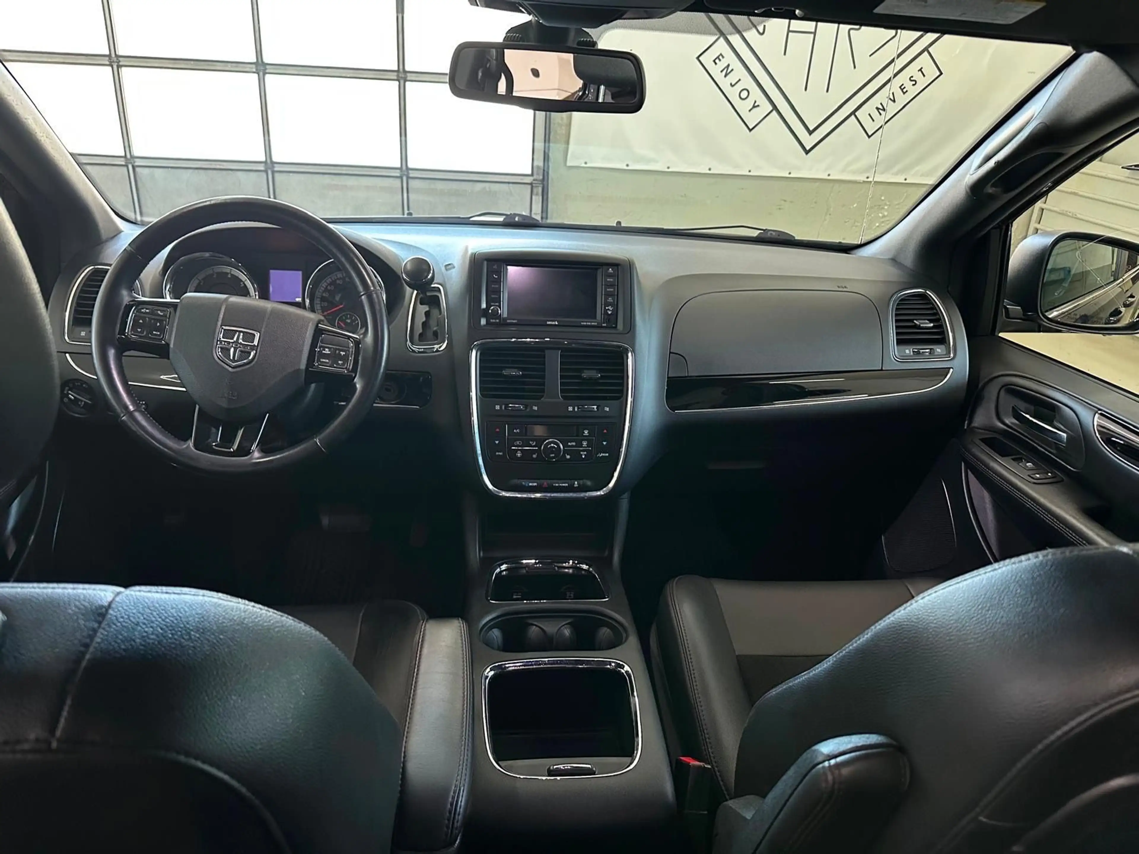 Dodge Grand Caravan — photo 14