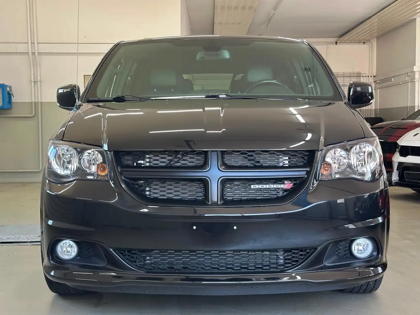 Dodge Grand Caravan Schwarz - 2